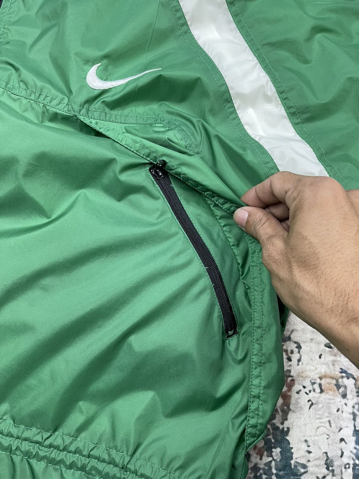 Nike Vintage 90s Nike Retro Green White Windbreaker Jackets Size US M / EU 48-50 / 2 - 9 Thumbnail