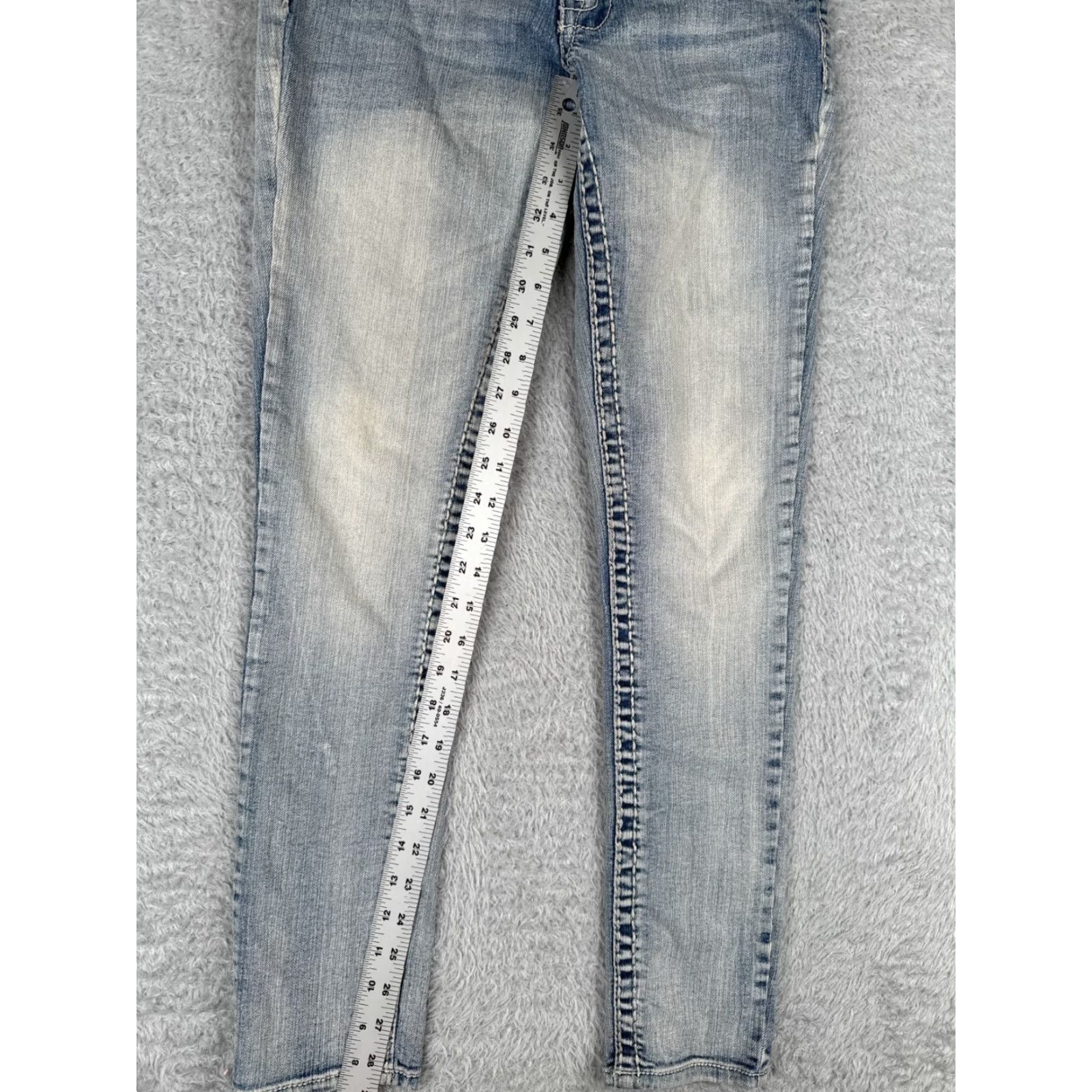 Denime Paisley Sky Jeans Womens 4 Blue Denim Skinny Tapered Distressed Low Rise 29x29 Jeans Womens Small spots and marks front and back review all photos Size 27" / US 4 / IT 40 - 7 Thumbnail
