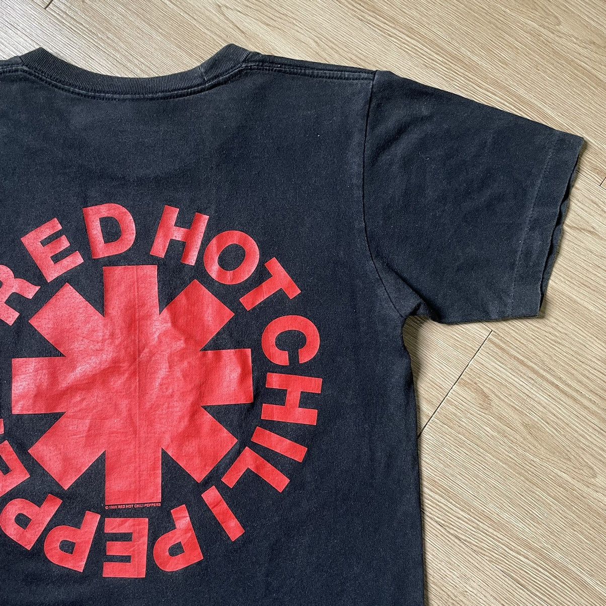Band Tees Vintage Faded BOOTLEG RED HOT CHILI PEPPERS Red Aztec Tee s Size US S / EU 44-46 / 1 - 14 Thumbnail