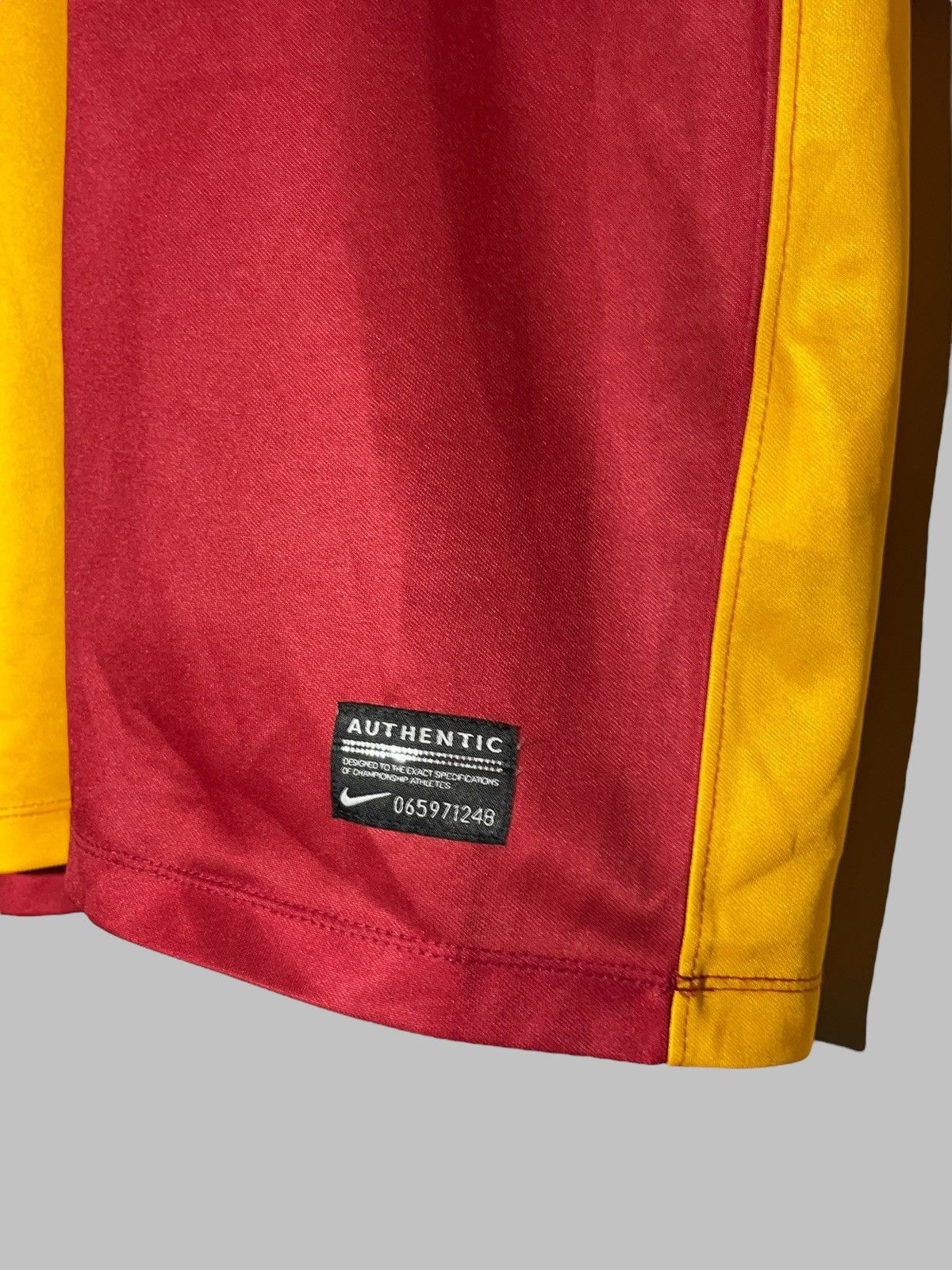 Nike Galatasaray Nike 2011/12 Home Football Shirt Soccer Jersey Size US M / EU 48-50 / 2 - 9 Thumbnail
