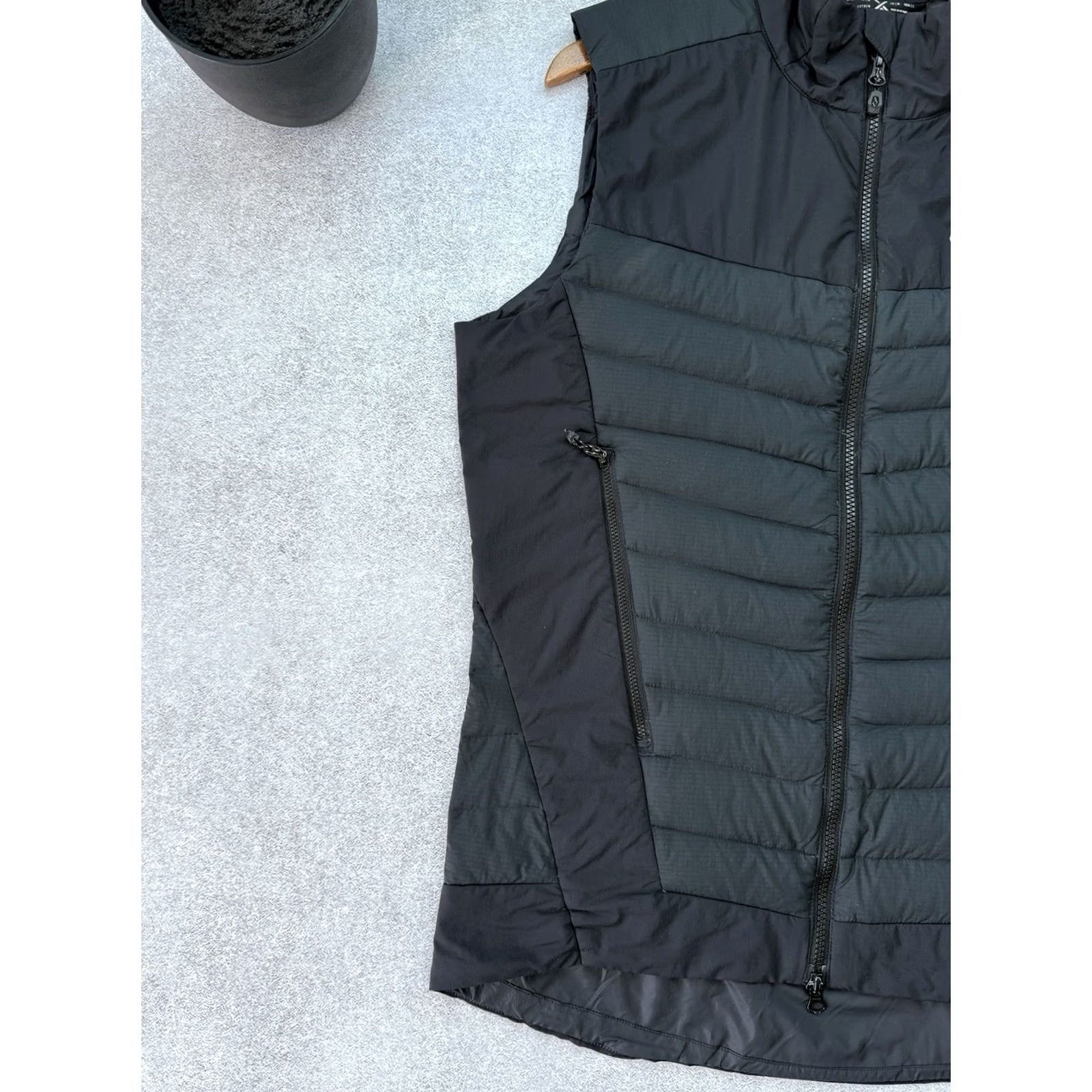 Berghaus Berghaus Down Vest Men’s Gilet Hydrodown Black Pertex Outdoor Style Size M Vest Mens Berghaus Gilet Outdoor Black Down Vest Hydrodown Size US M / EU 48-50 / 2 - 3 Thumbnail