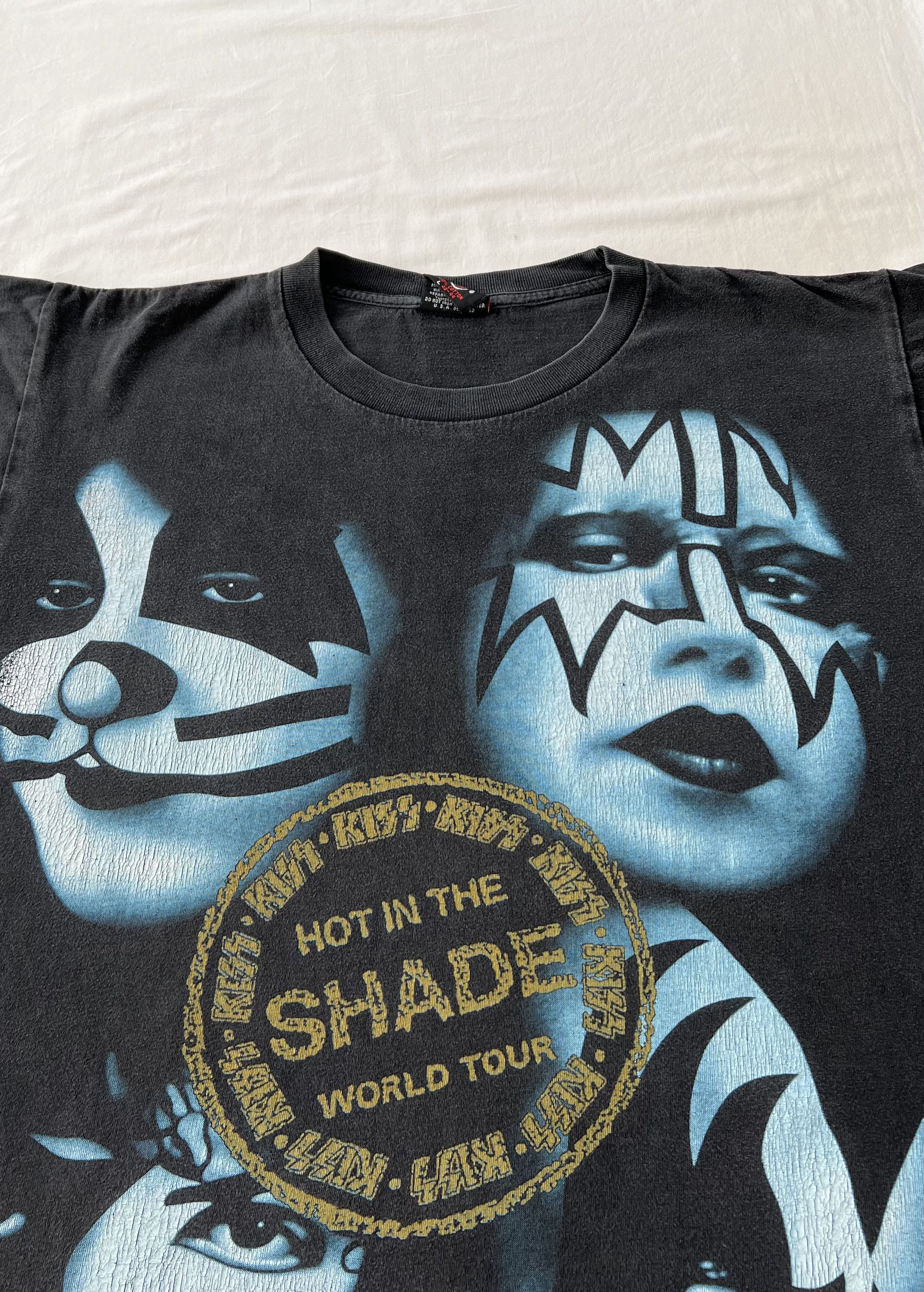 Band Tees Vintage 90s Kiss Hot in the Shade Black T-shirt Size US L / EU 52-54 / 3 - 6 Thumbnail