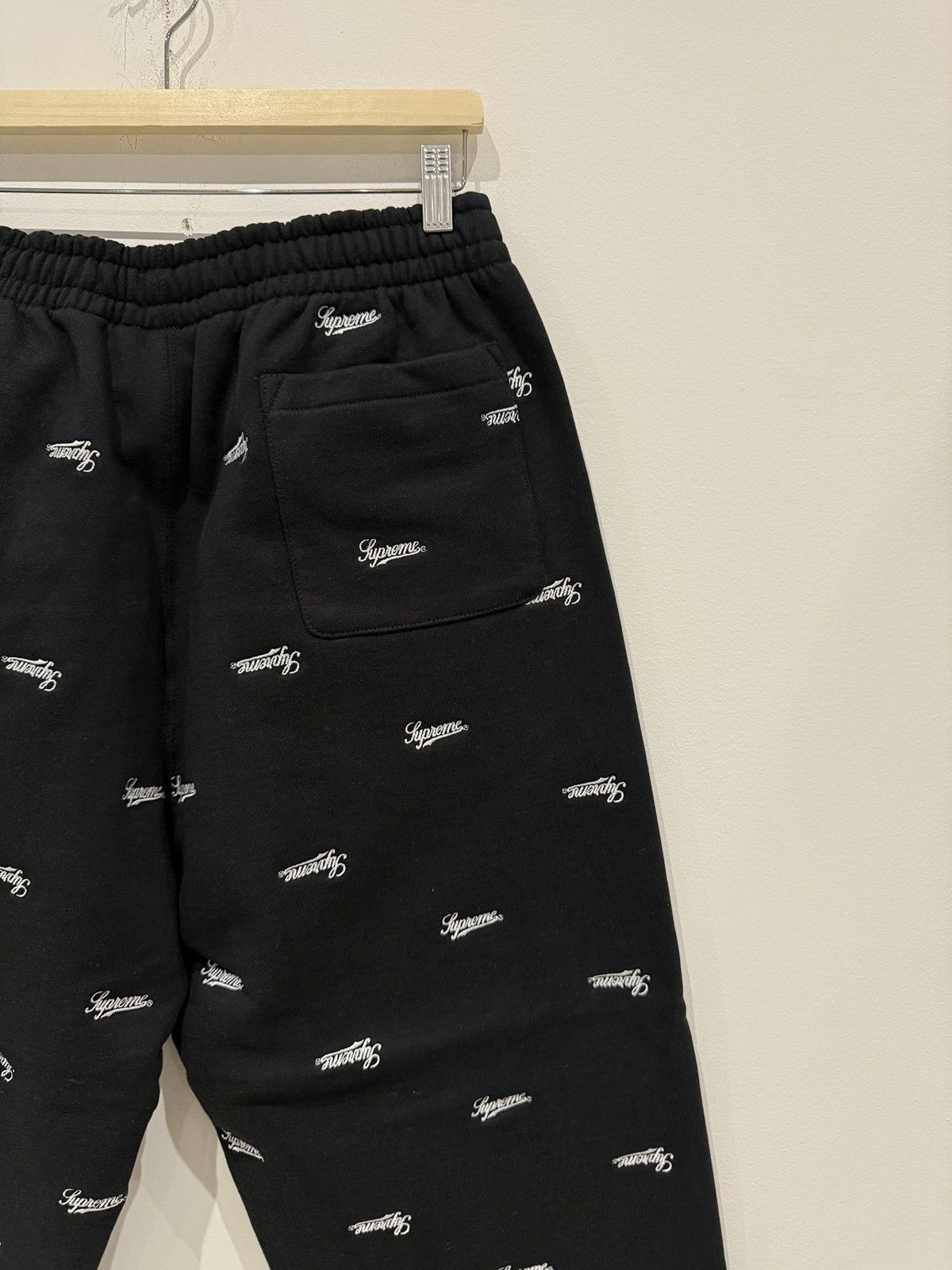 Supreme Supreme Script Script Sweatpants Black Size: L Size US 34 / EU 50 - 4 Thumbnail
