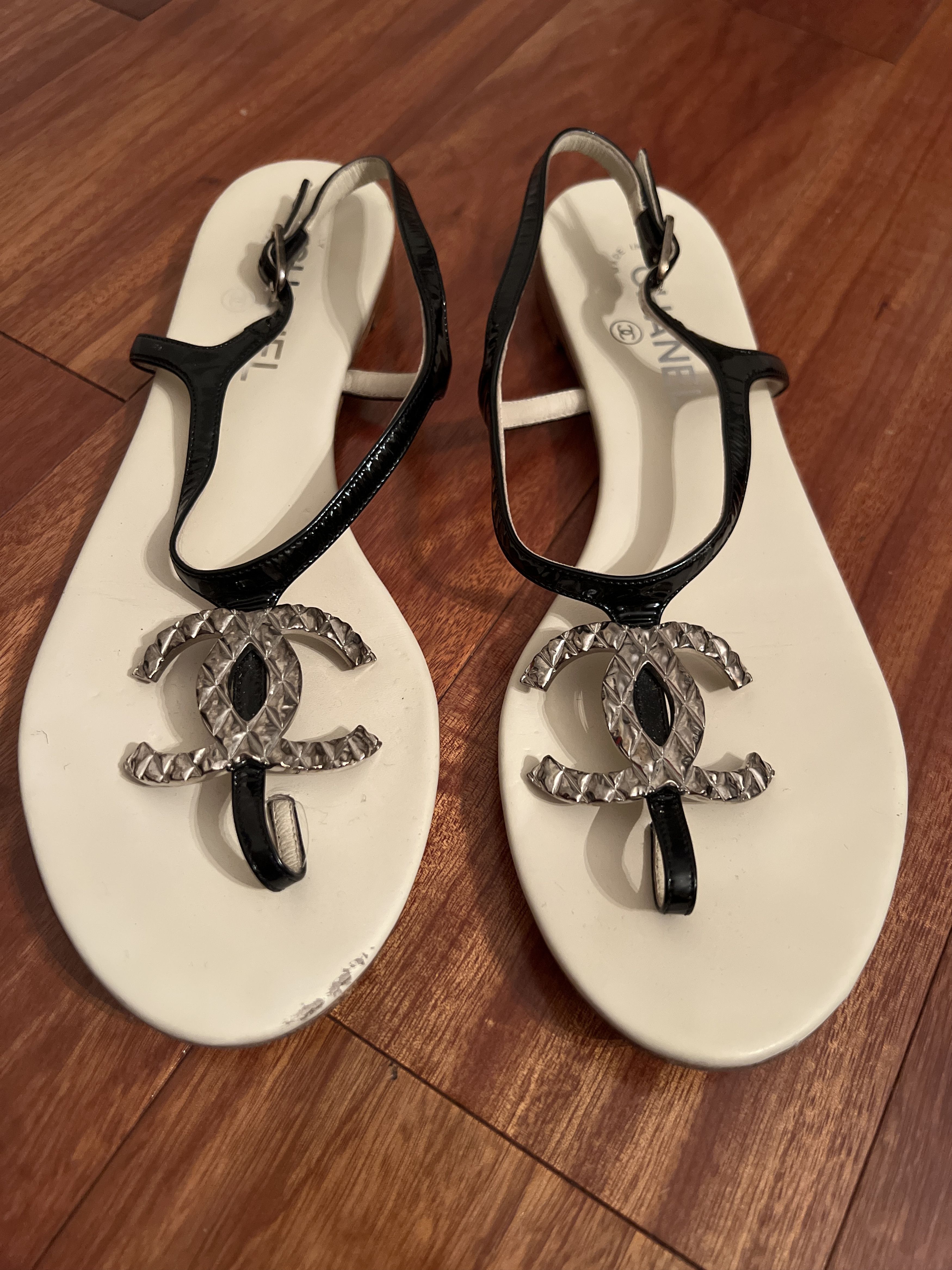 Chanel Thong logo sandal Size US 10.5 / IT 40.5 - 1 Thumbnail