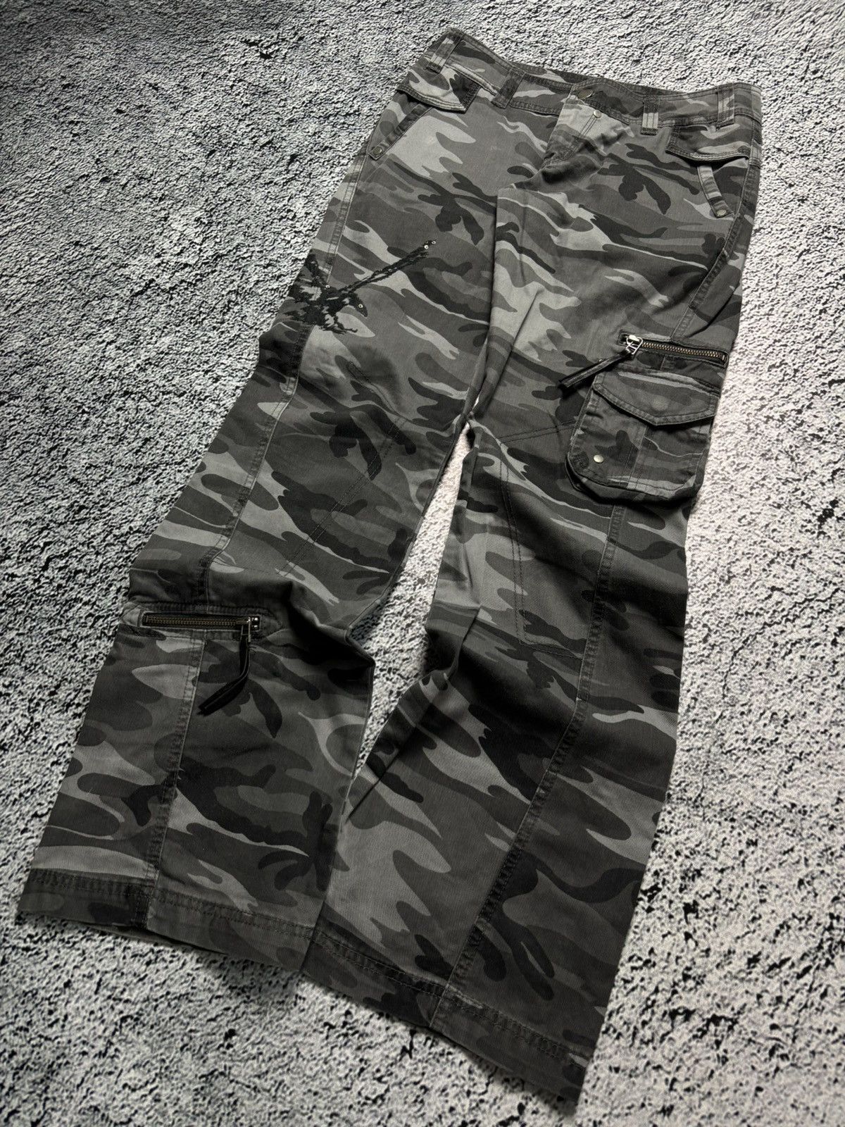 Japanese Brand Avant garde flared camo multipocket pants japanese LGB style Size 26" / US 2 / IT 38 - 2 Thumbnail