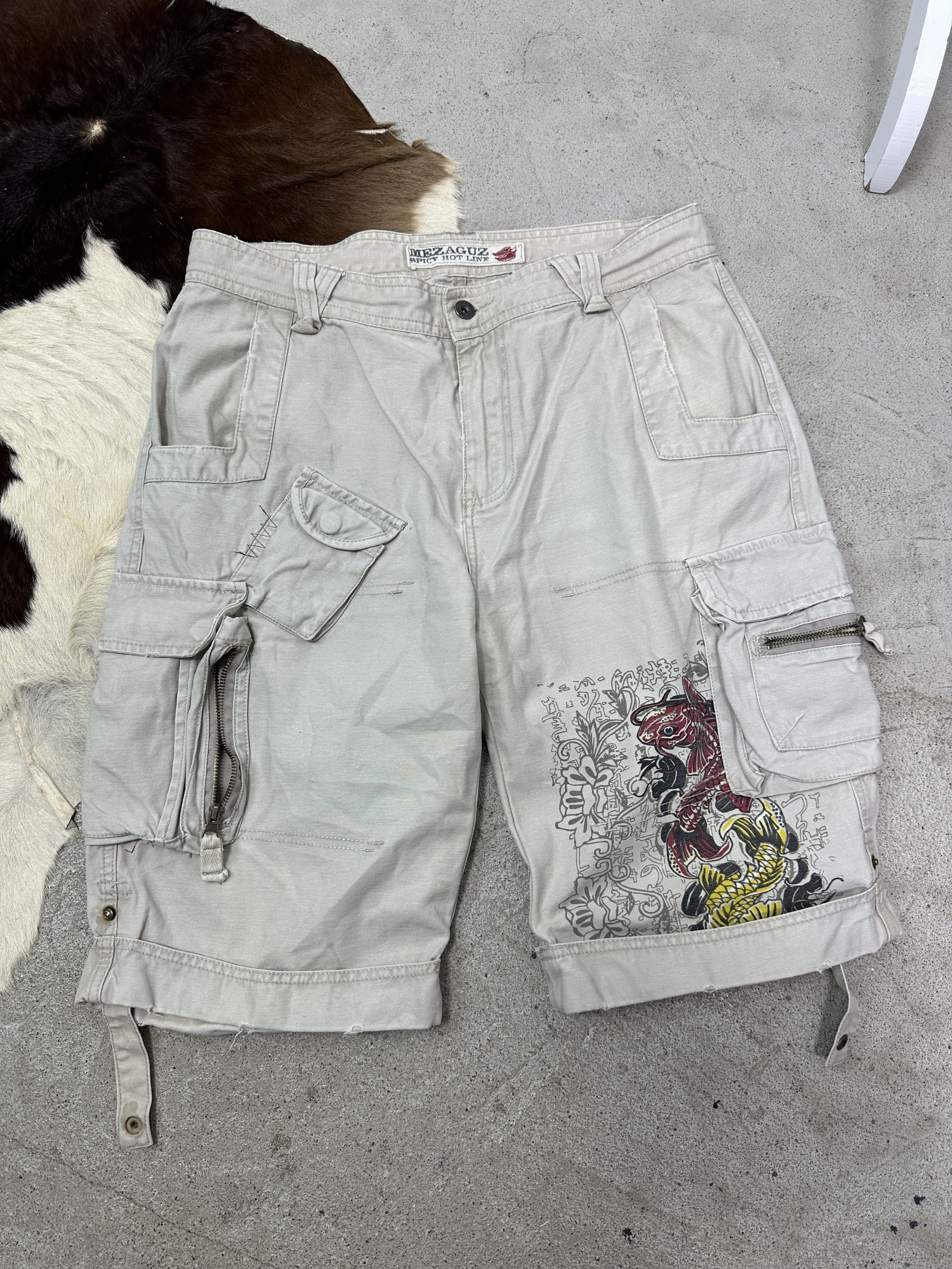 Vintage Vintage Streetwear Casual Cargo Koi Fish Print Shorts Y2K Size US 41 - 5 Thumbnail