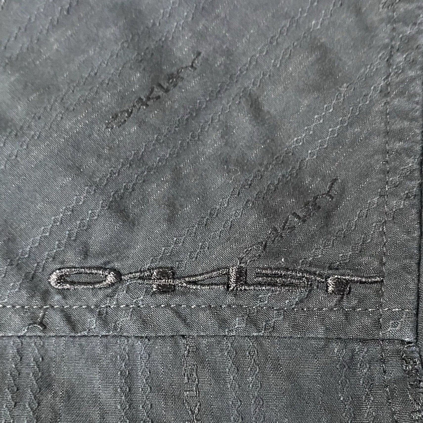 Oakley VINTAGE Oakley Shirt Mens Large Long Sleeve Button Up Casual Skate Grunge AOP Size US L / EU 52-54 / 3 - 7 Thumbnail