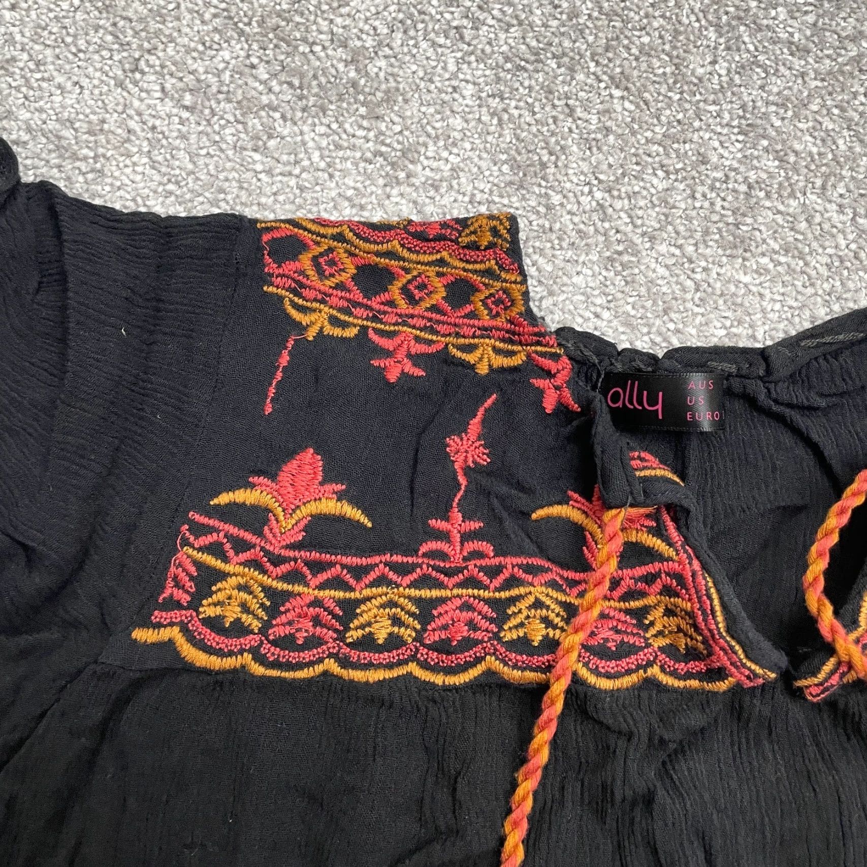 Bally Ally Blouse Top Womens Short Sleeve Black Embroidered Tasseled Bohemian Knit Rayon V-Neck Casual Shirt 4 Size S / US 4 / IT 40 - 4 Thumbnail