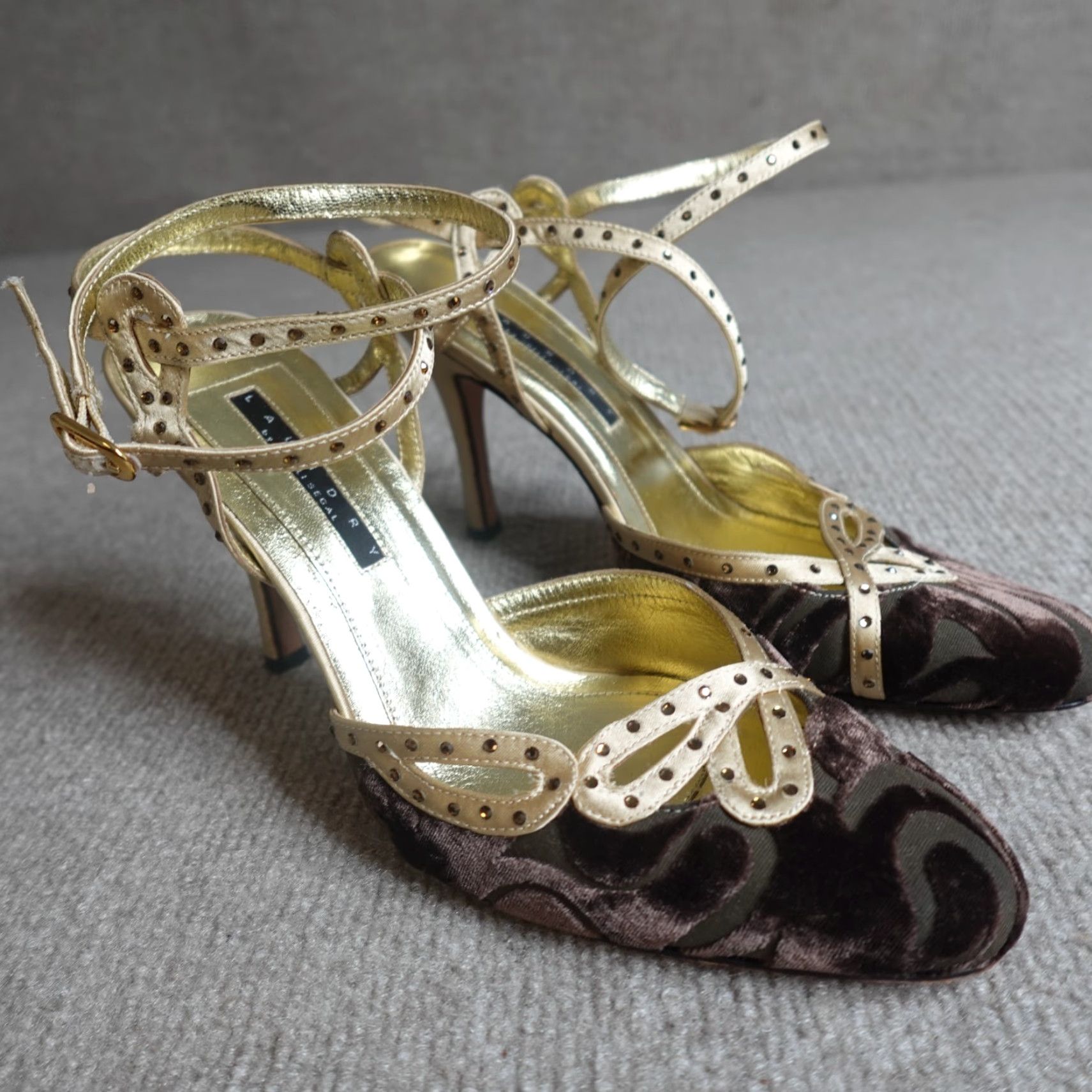 Laundry by Shelli Segal Laundry by Shelli Segal Womens Heels 8.5 Brown Velvet Strappy Pumps Buckle Ankle Strap Stiletto High Heel Party/Cocktail Leather Lining Vintage: No Size US 9 / IT 39 - 3 Thumbnail