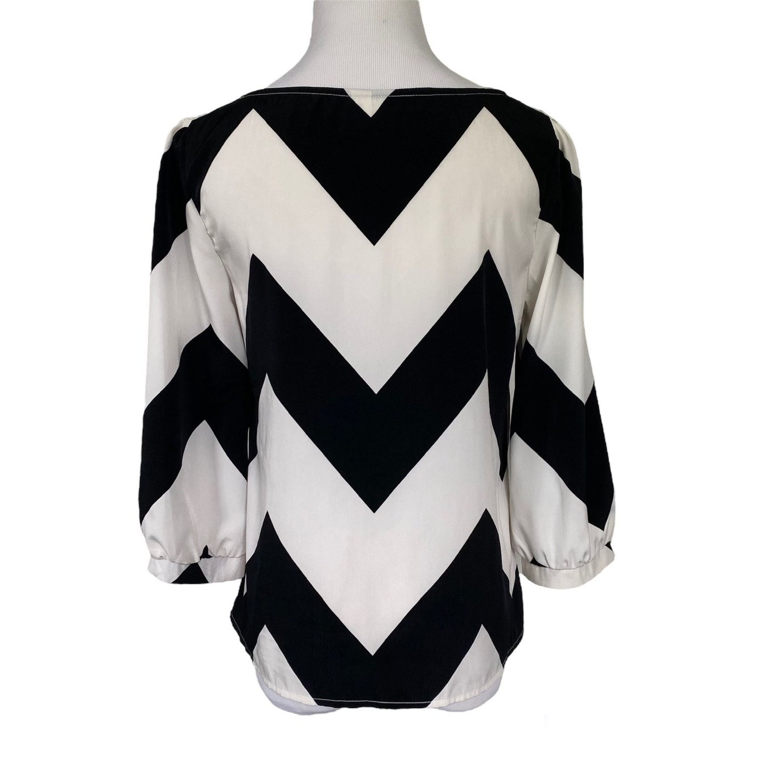 Other Pink Owl Small Black & White Chevron Long Sleeve Cuff Blouse Size S / US 4 / IT 40 - 2 Thumbnail
