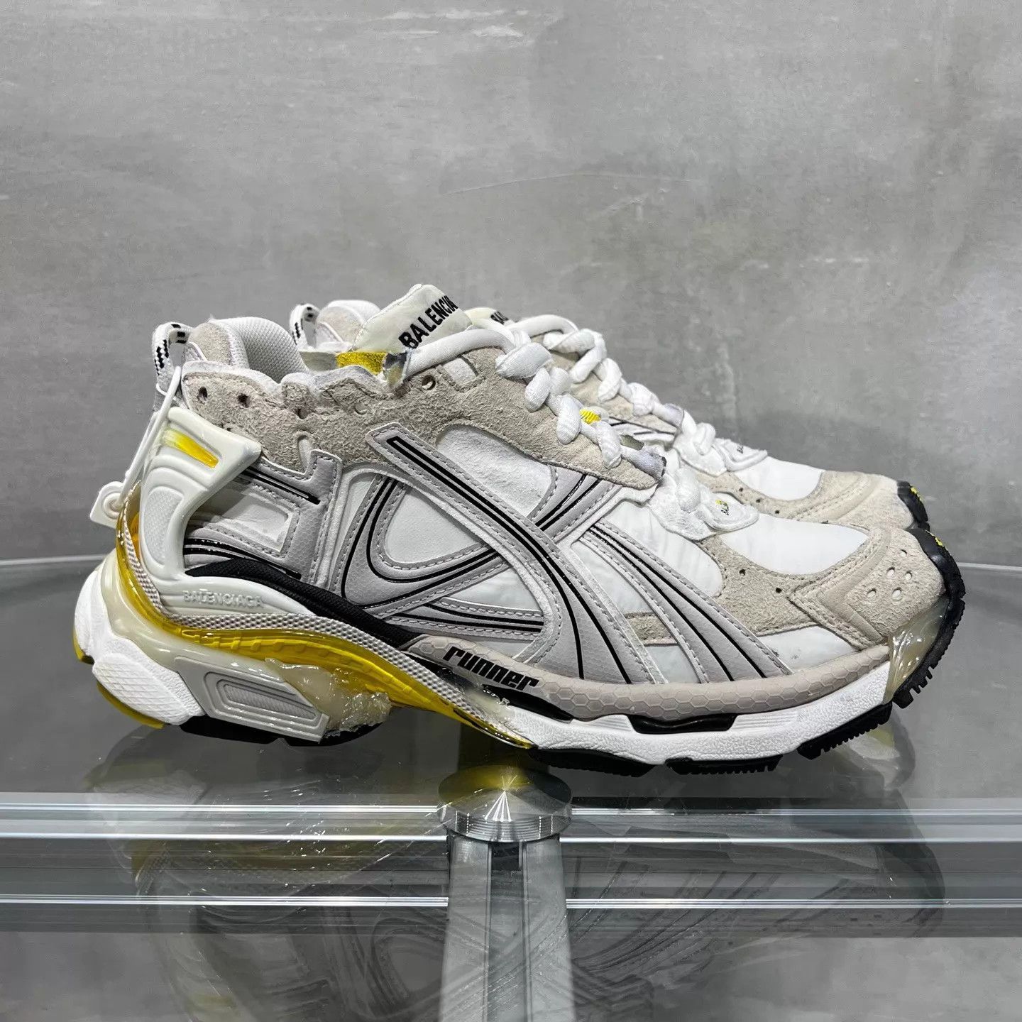Balenciaga Balenciaga BLCG Runner White/Yellow 37 YH26163 Size US 7 / IT 37 - 4 Thumbnail