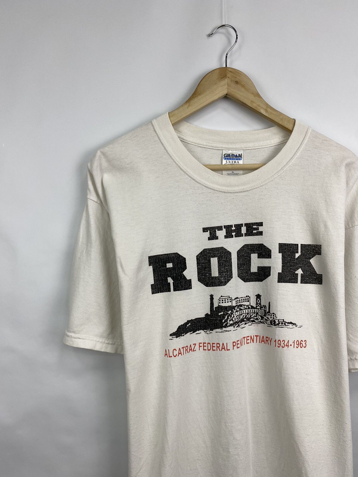 Gildan 🇺🇸 Vintage 90s Alcatraz Federal Penitentiary The Rock T-Shirt Size US XL / EU 56 / 4 - 2 Thumbnail