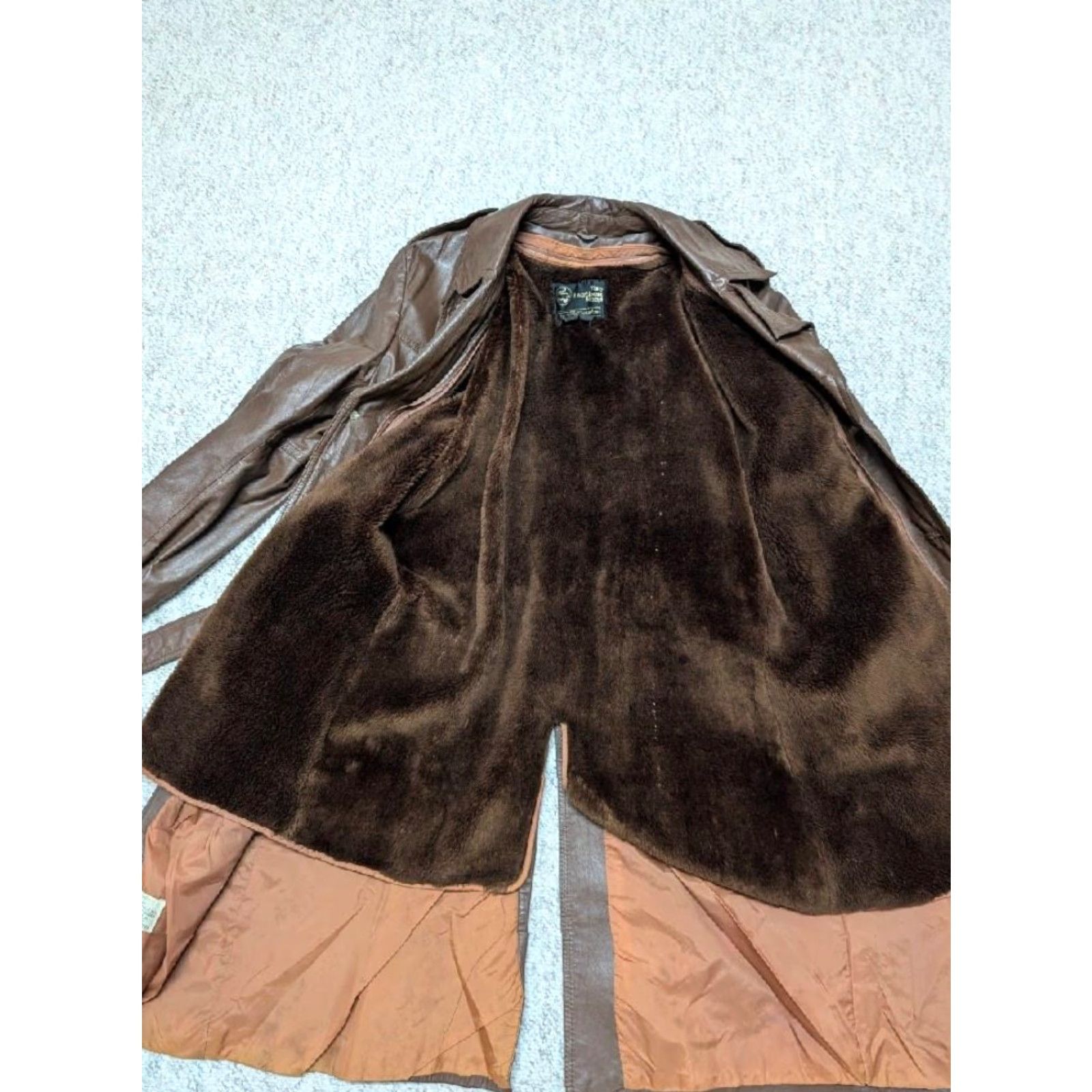 Sears VINTAGE belted leather overcoat 1970s brown 38L SHERLOCK Sears coat Men XS 38 Brown belted leather trench coat Size US S / EU 44-46 / 1 - 6 Thumbnail
