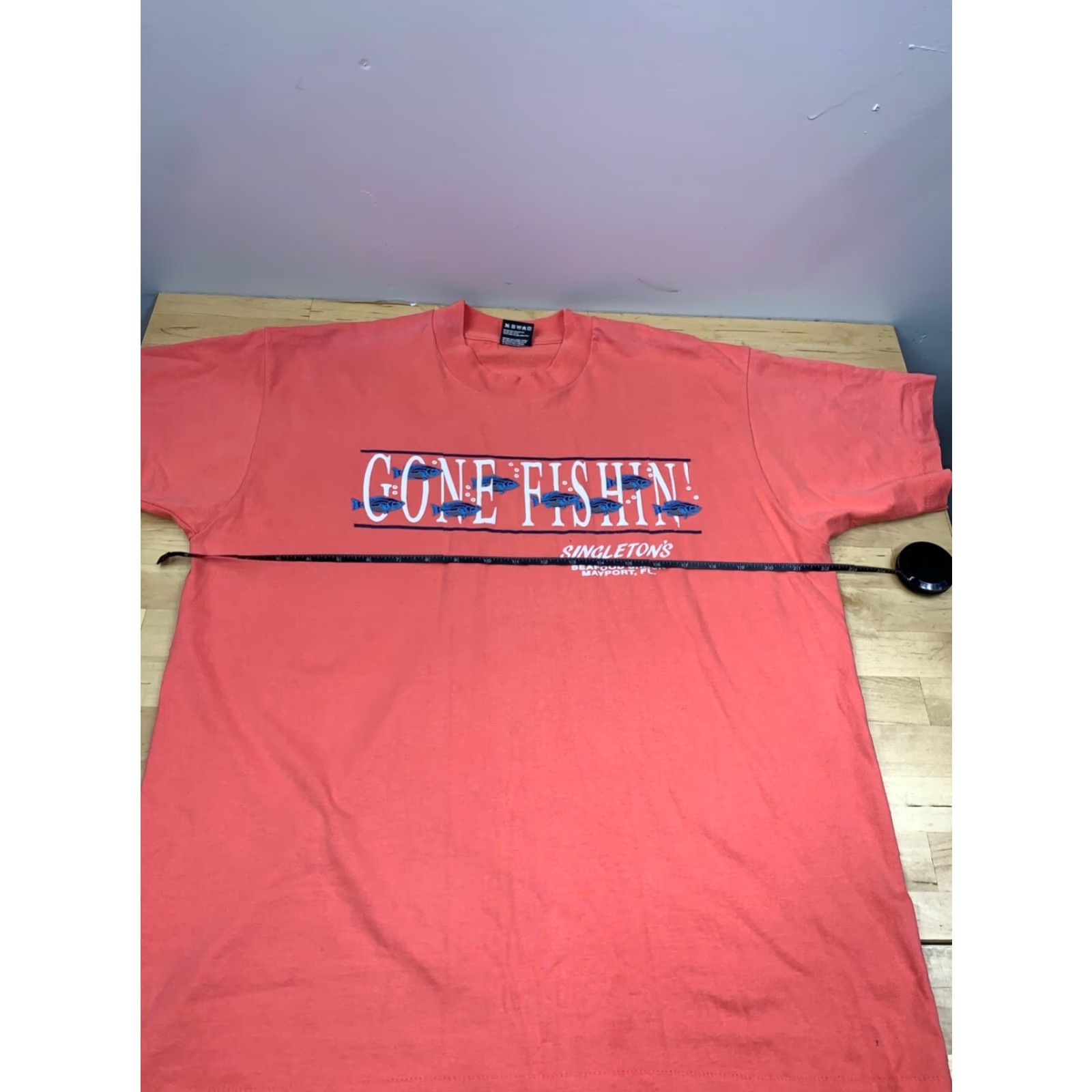 Fruit Of The Loom VINTAGE Gone Fishin' Graphic T Shirt Mens XL Peach Florida Shirt Graphic Print Crew Neck Short Sleeve XL Mens Peach Florida Size US XL / EU 56 / 4 - 7 Thumbnail