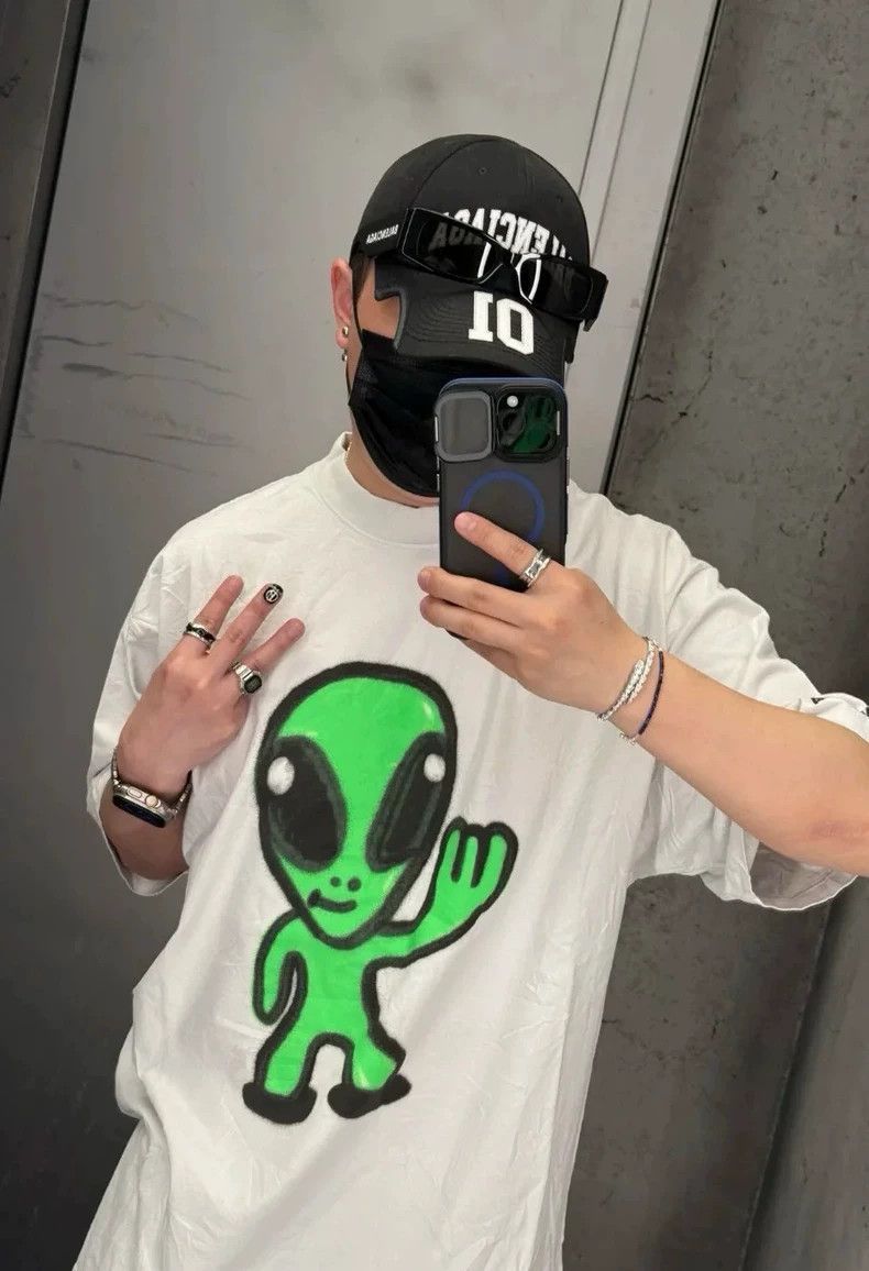 Balenciaga Balenciaga Spring and summer alien smiling face T-shirt, X Size US XS / EU 42 / 0 - 7 Thumbnail