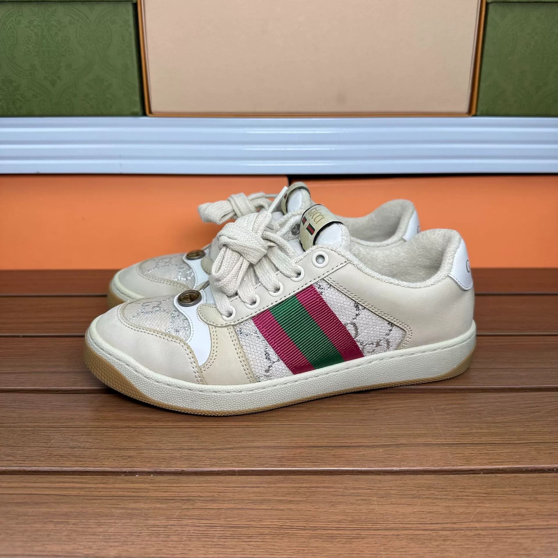 Gucci Gucci Lowtop Sneakers it_35-5 Women Size US 5.5 / IT 35.5 - 1 Thumbnail