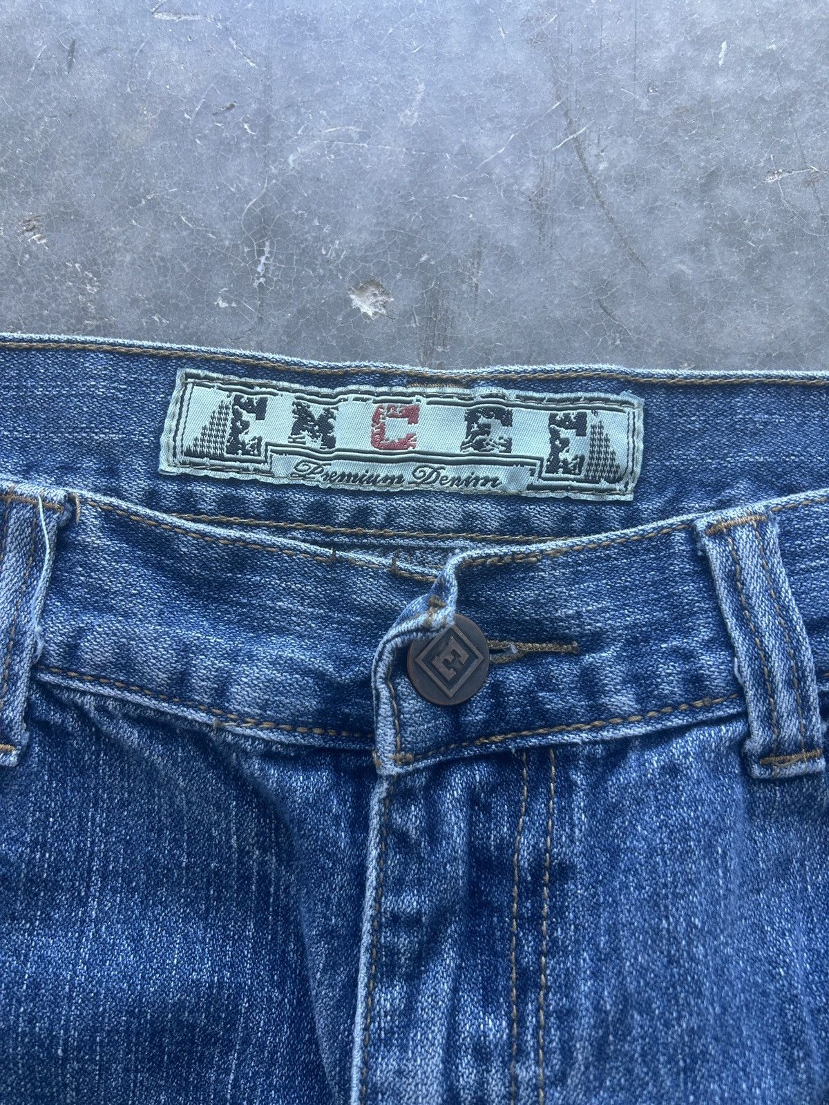 Vintage Vintage Y2K Emcee Baggy Jean Shorts Embroidered Size US 35 - 8 Thumbnail