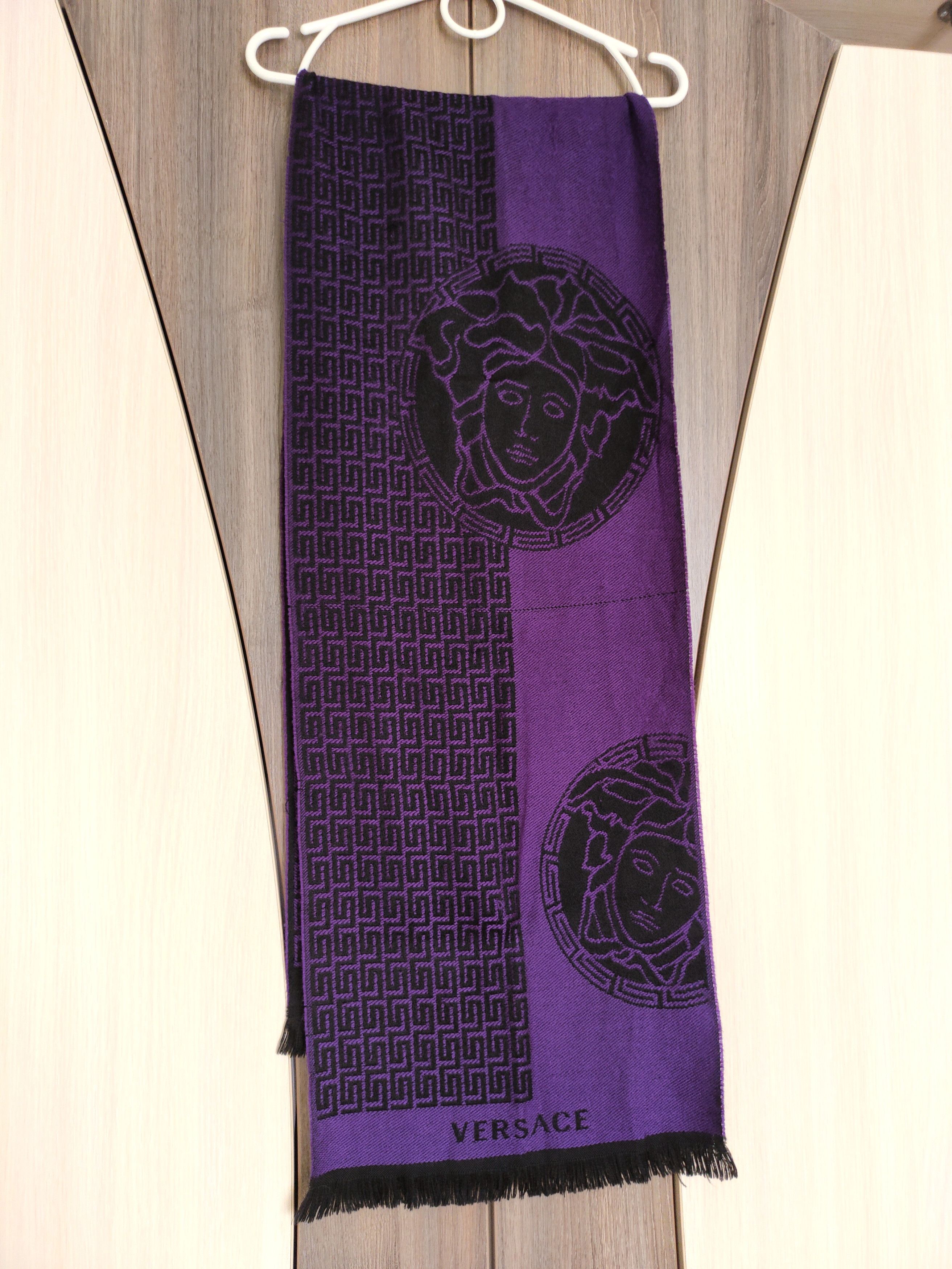 Versace Versace Medusa Embroidered Vintage Scarf Versace Shawl Size ONE SIZE - 7 Thumbnail