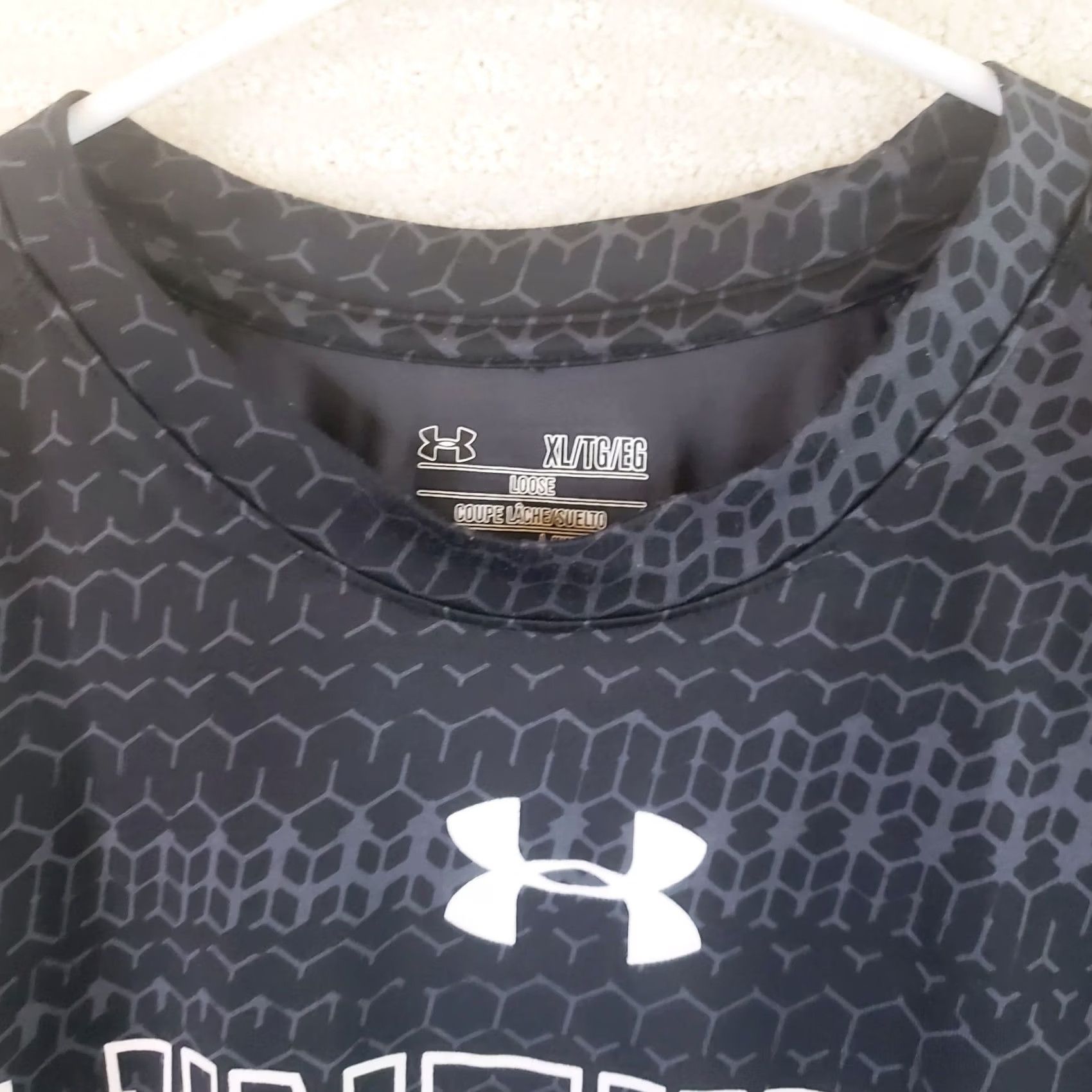 Under Armour Under Armour Men's XL Black Geometric Winthrop Eagles Tee T-Shirt HeatGear USA Mens Size US XL / EU 56 / 4 - 5 Thumbnail