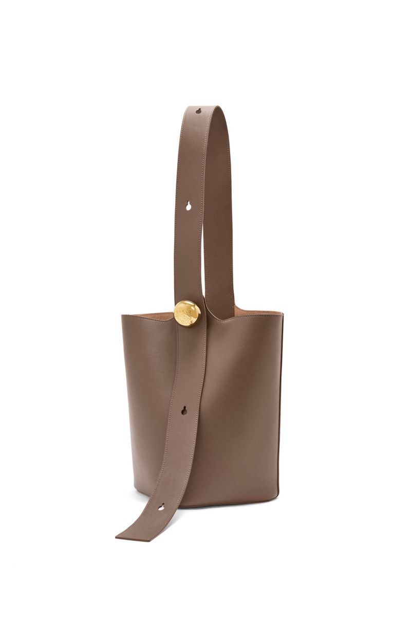 Loewe o1in1g0426 Size: OS/ Medium Pebble Bucket Bag in Tundra Size ONE SIZE - 2 Thumbnail
