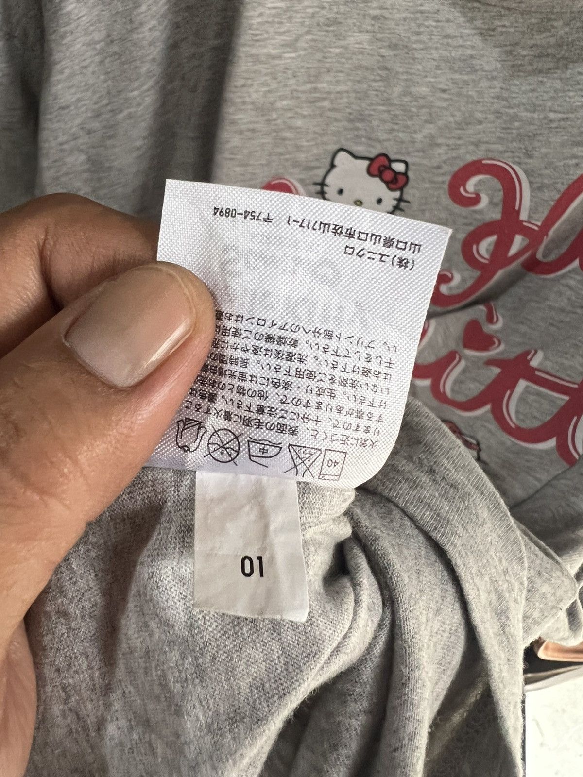 Anime 🔥Hello Kitty x Uniqlo Tee Size US L / EU 52-54 / 3 - 13 Thumbnail