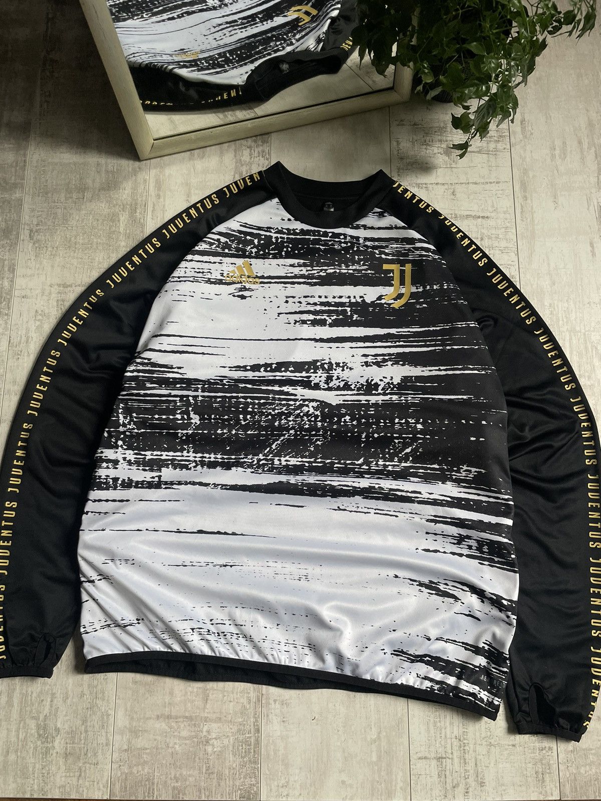 Adidas Adidas Juventus 2020/2021 Pre-Match Sweatshirt Jersey RARE Size US XXL / EU 58 / 5 - 2 Thumbnail