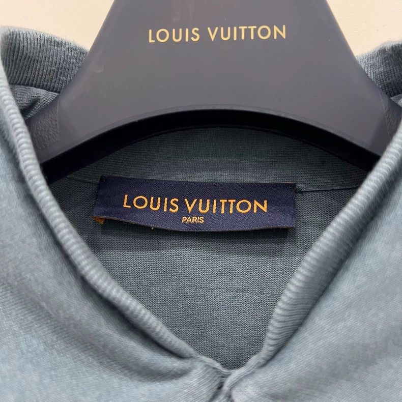 Louis Vuitton Louis Vuitton Flocked Logo printed knit short sleeve shirt Size US L / EU 52-54 / 3 - 5 Thumbnail