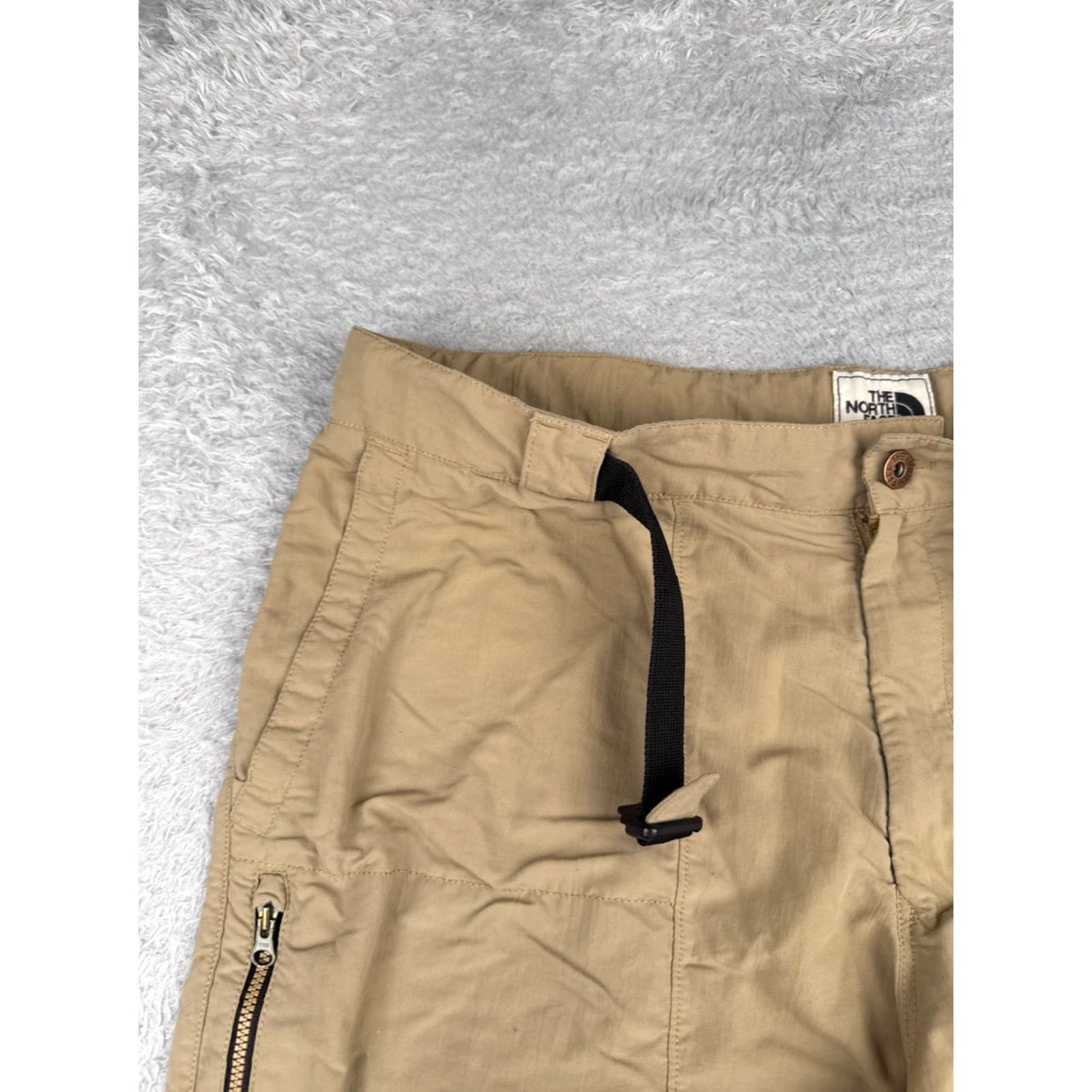 The North Face VINTAGE The North Face Mens Cargo Shorts Beige 38 Nylon Belted 9 Inseam Pocket Zip Front Casual Travel Outdoor Shell Camp 38x9 Mens Size US 38 / EU 54 - 4 Thumbnail