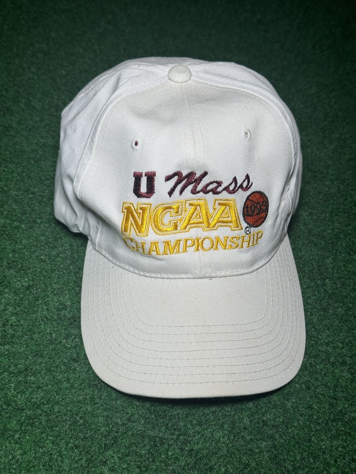 Vintage Vintage Umass NCAA Champship Basketball 90s Dad Cap Hat Size ONE SIZE - 1 Thumbnail