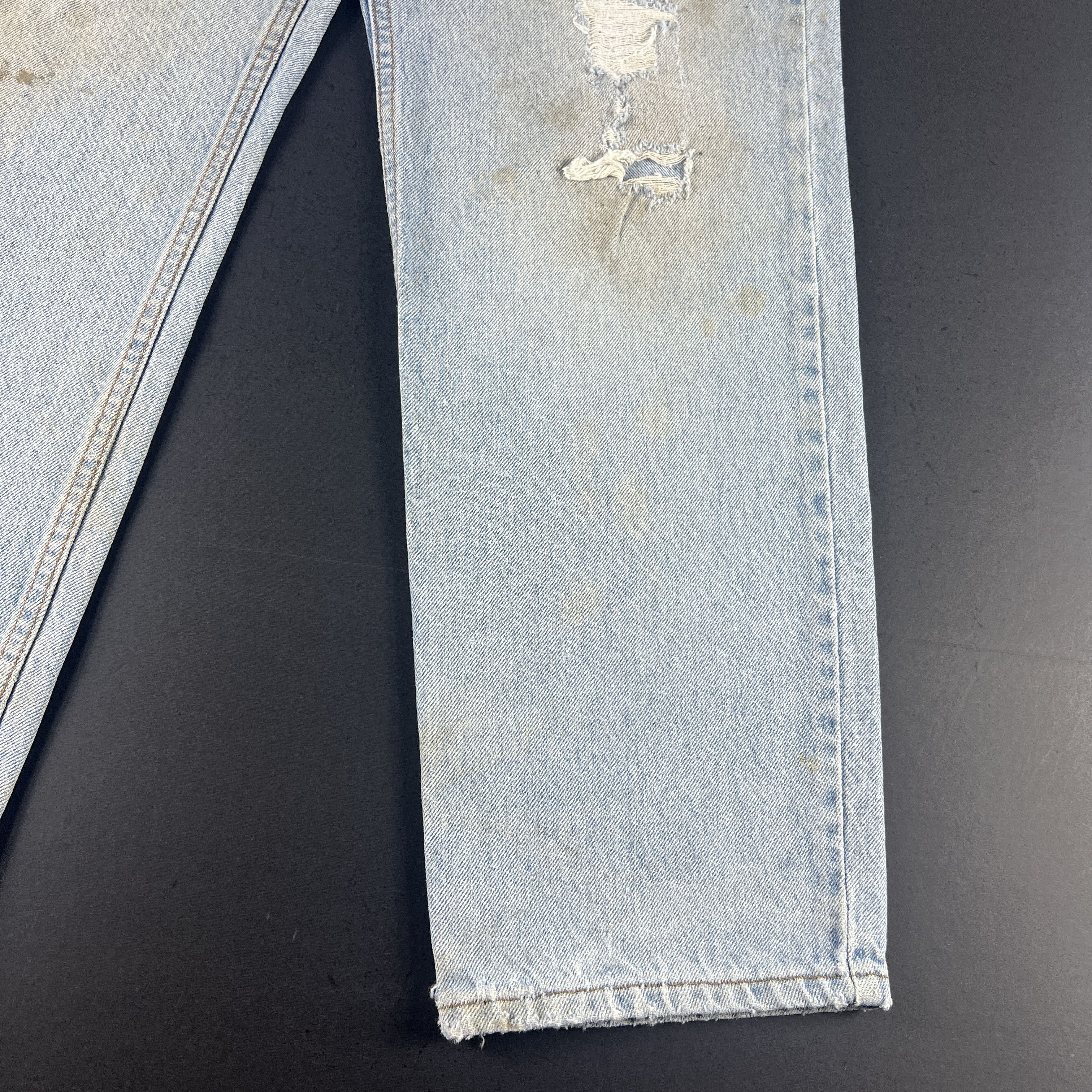 Levi's VTG Levi's Jeans 550 Relaxed Blue Thrashed Denim Orange Tab Size US 33 - 5 Thumbnail