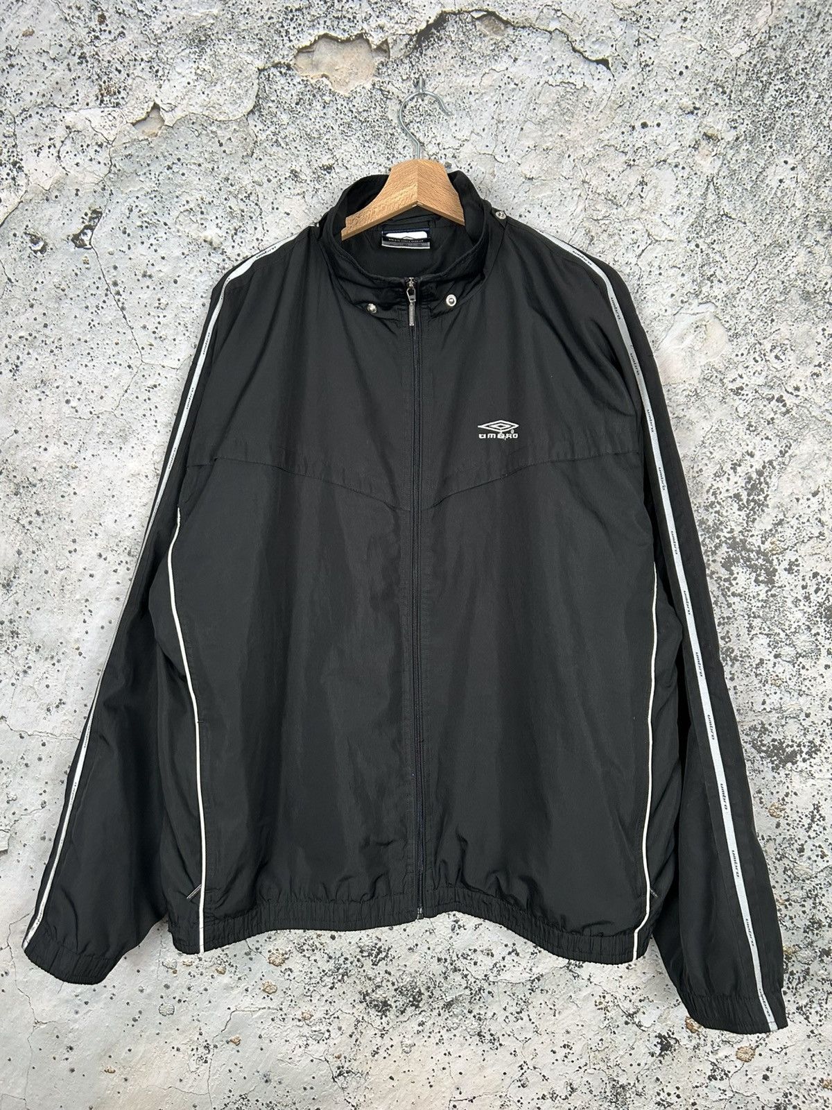 Umbro Vintage Umbro Black Light Jacket Sport Football Streetwear Size US XL / EU 56 / 4 - 1 Thumbnail
