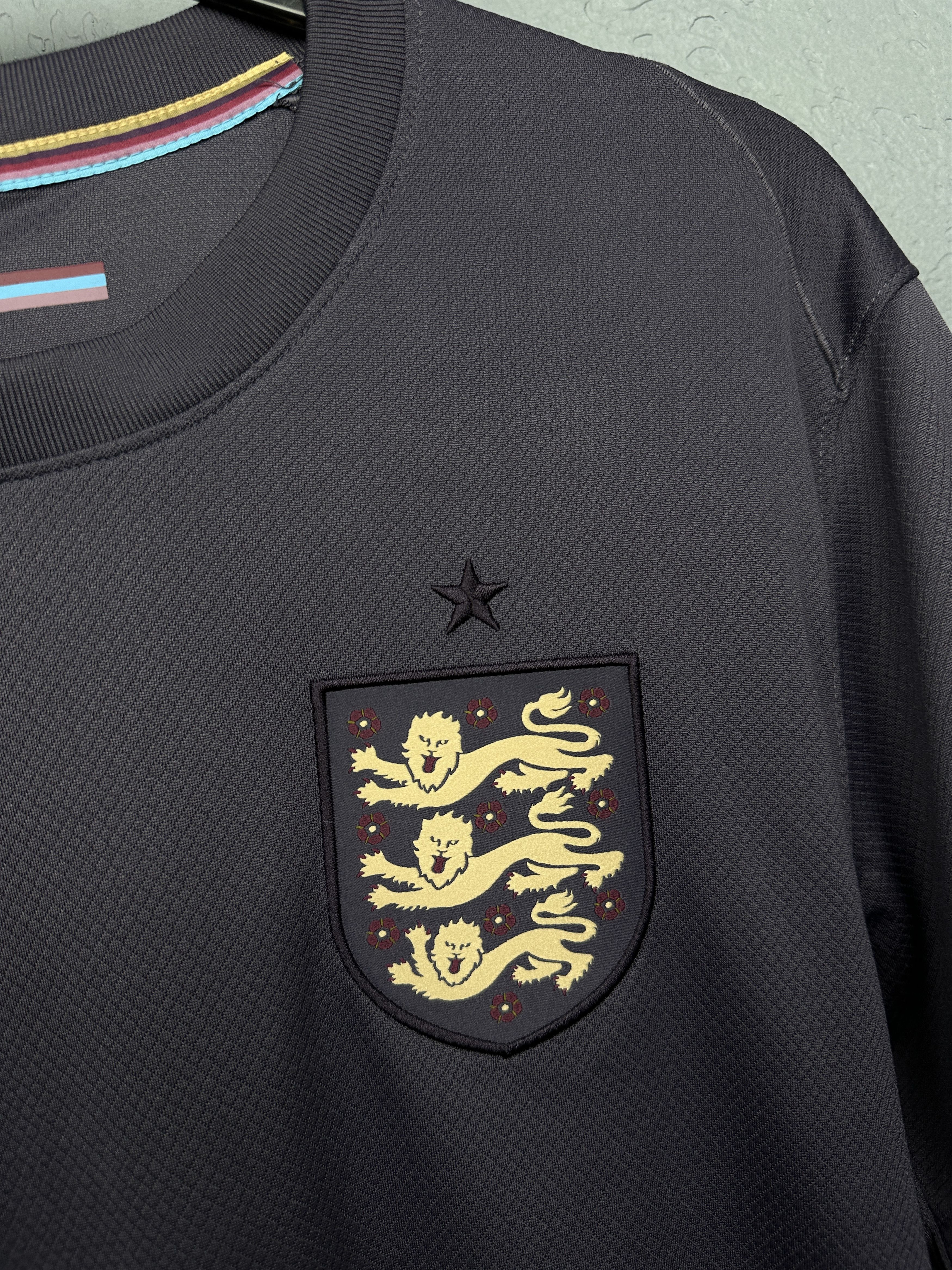 Nike Nike Dri Fit England Mens T-Shirt Jersey Size US M / EU 48-50 / 2 - 3 Thumbnail