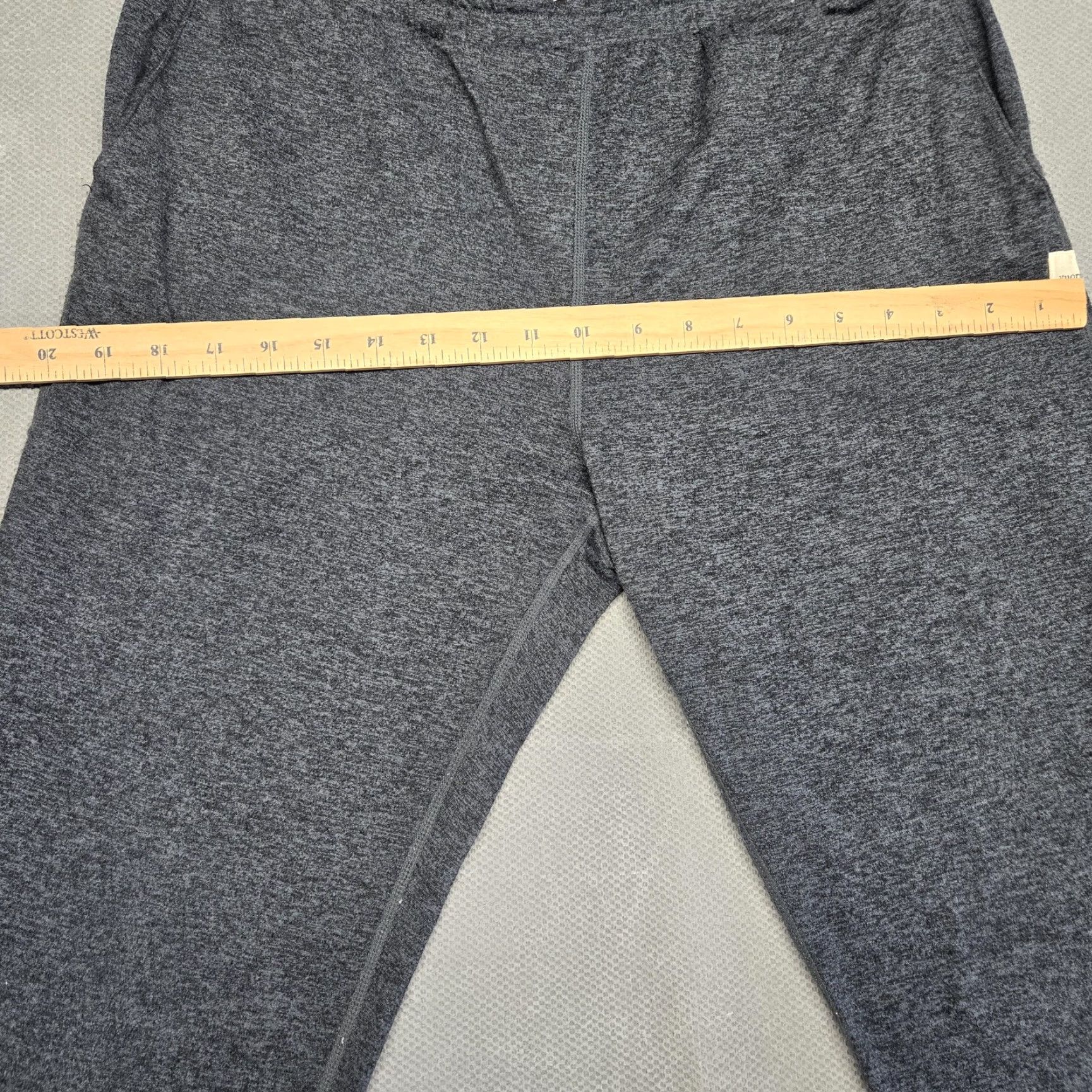 Vuori Vuori Jogger Pants Mens Medium Gray Fleece Elastic Waist Pockets Stretch Tapered Leg Gr ay Size US 31 - 6 Thumbnail