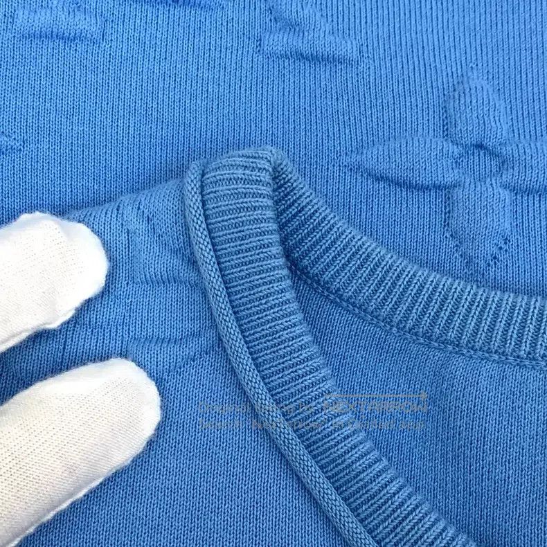 Louis Vuitton Louis Vuitton 22 blue logo embossed full-print cotton crew Size US S / EU 44-46 / 1 - 8 Thumbnail