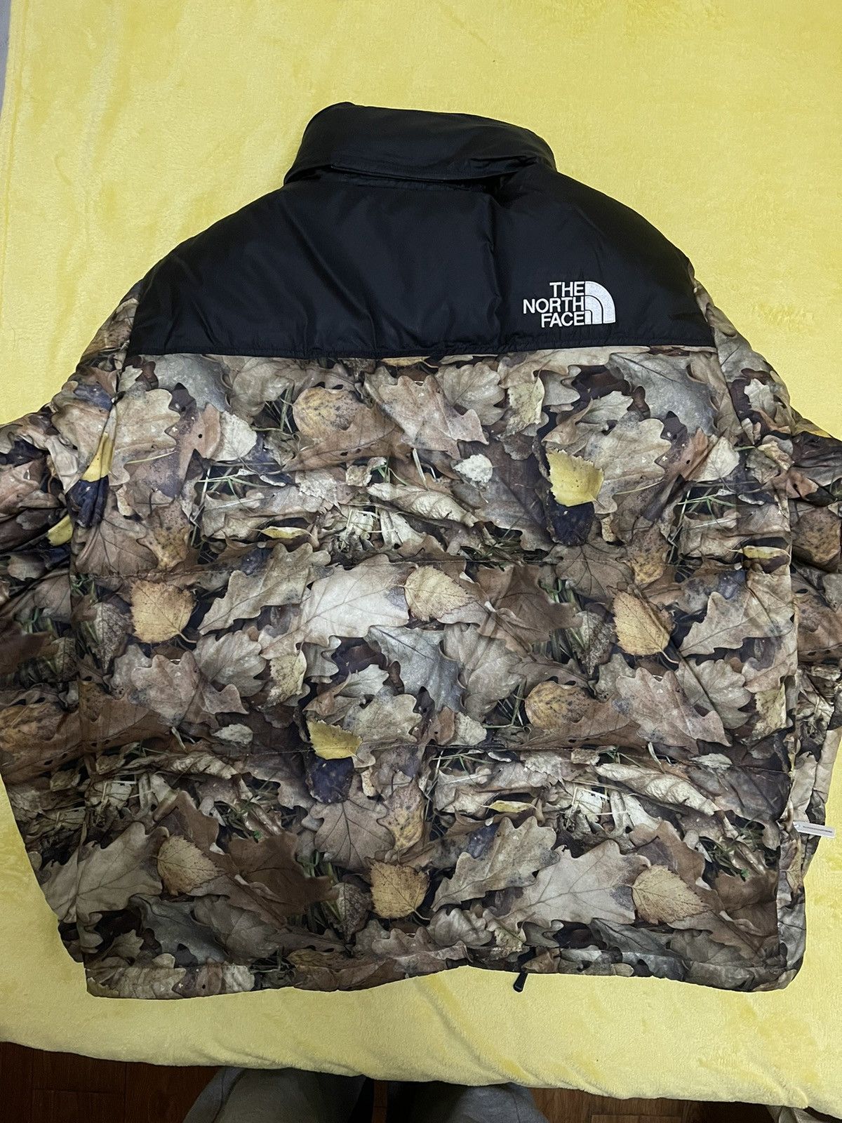 Supreme × The North Face Supreme tnf the north face leaves nuptse Jacket Size US L / EU 52-54 / 3 - 2 Thumbnail