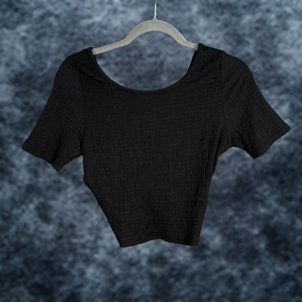 O'Neill ONeill Womens Size Small Black 2-Way Wear Crinkle Crop Top W/ Back Tie NEW! Shirt Cropped Summer Womens Small Black 2-Way Size S / US 4 / IT 40 - 1 Thumbnail