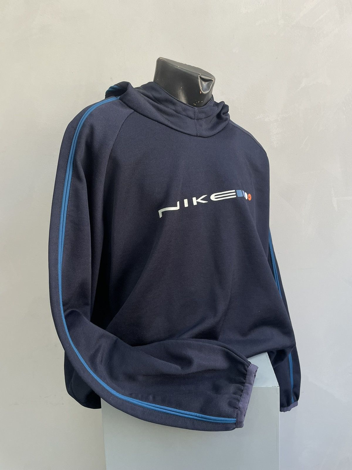 Nike Boxy retro y2k big logo Nike swoosh hoodie hype Size US XL / EU 56 / 4 - 4 Thumbnail