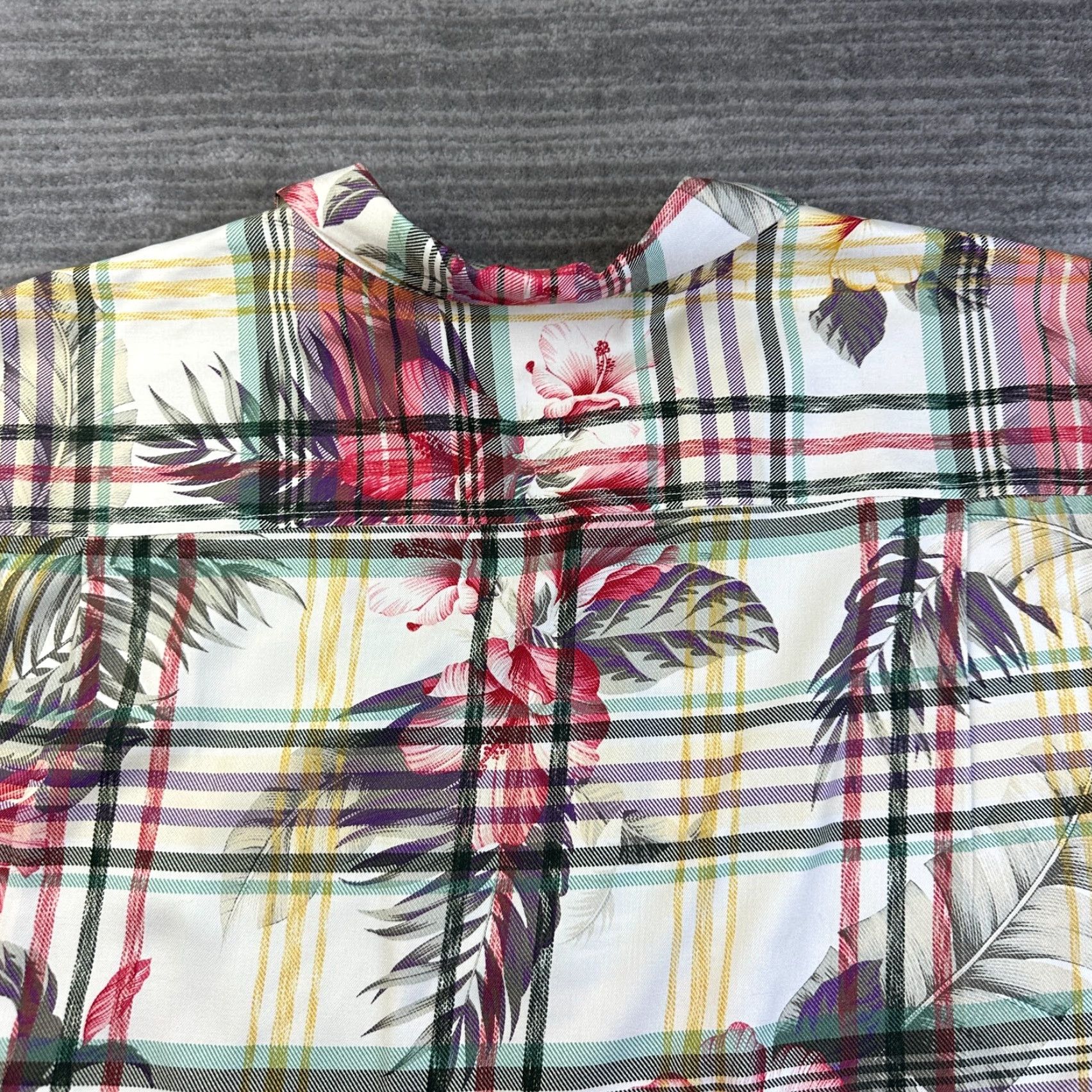Tommy Bahama Tommy Bahama Shirt Mens XL Red Silk Floral Plaid Button-Up Short Sleeve Casual Beach Hawaiian Tropical Size US XL / EU 56 / 4 - 5 Thumbnail