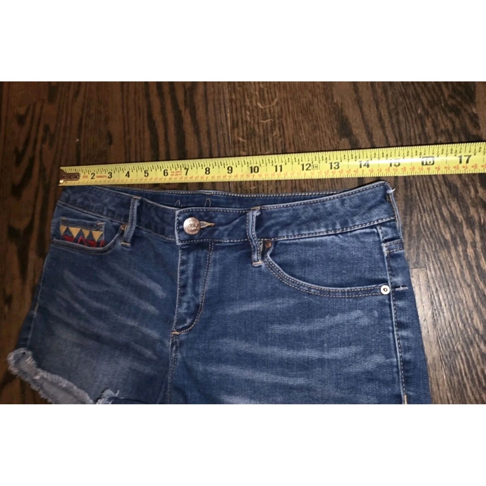Vintage Chip & Pepper Denim Short Shorts Embroidery Frayed Cuff Sz Medium 29 Women’s Cotton Blend Blue Casual Vintage No Size 29" - 7 Thumbnail