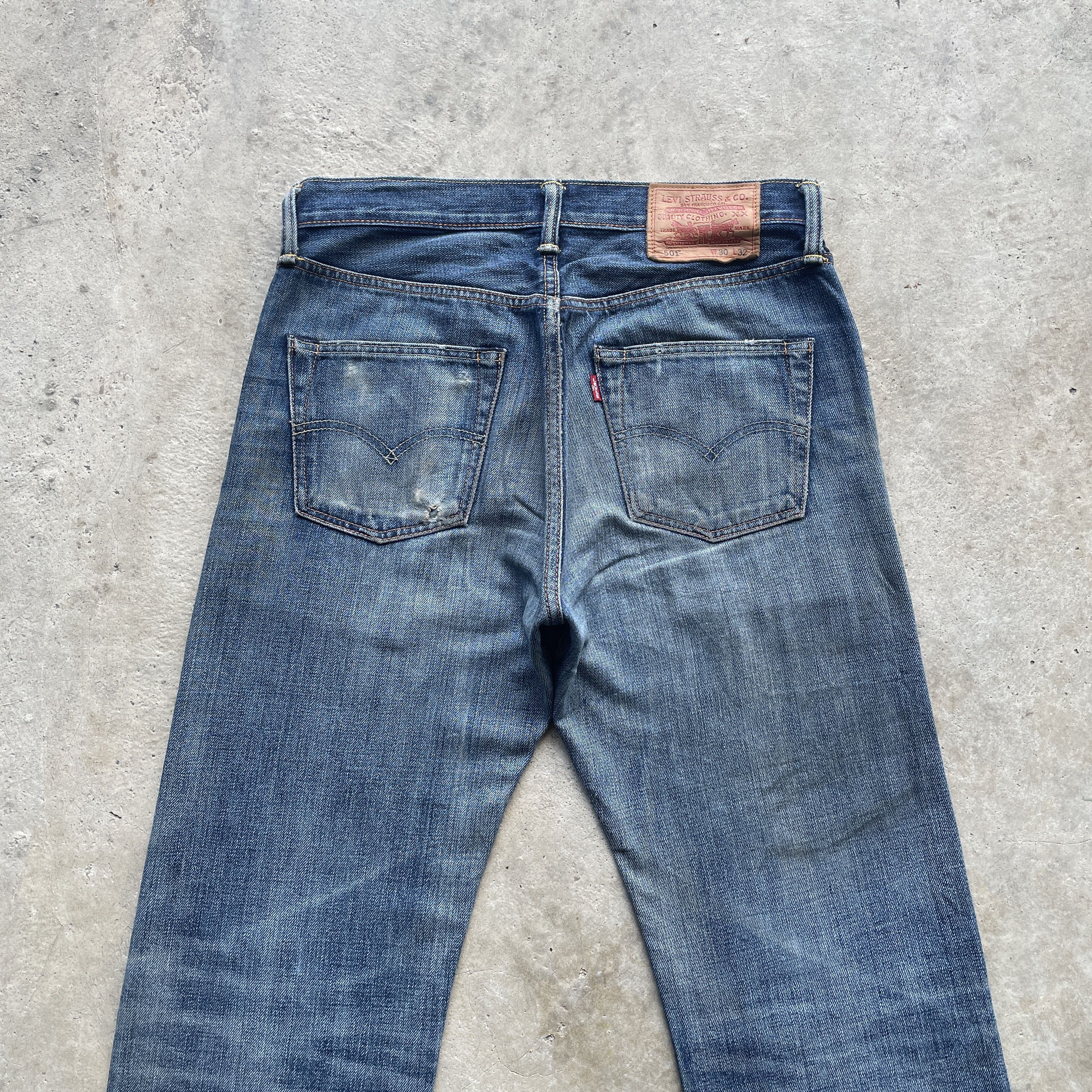 Levi's LEVI’S 501 FLY BUTTON DENIM FADED DISTRESSED JEANS PANTS W31 Size US 31 - 10 Thumbnail