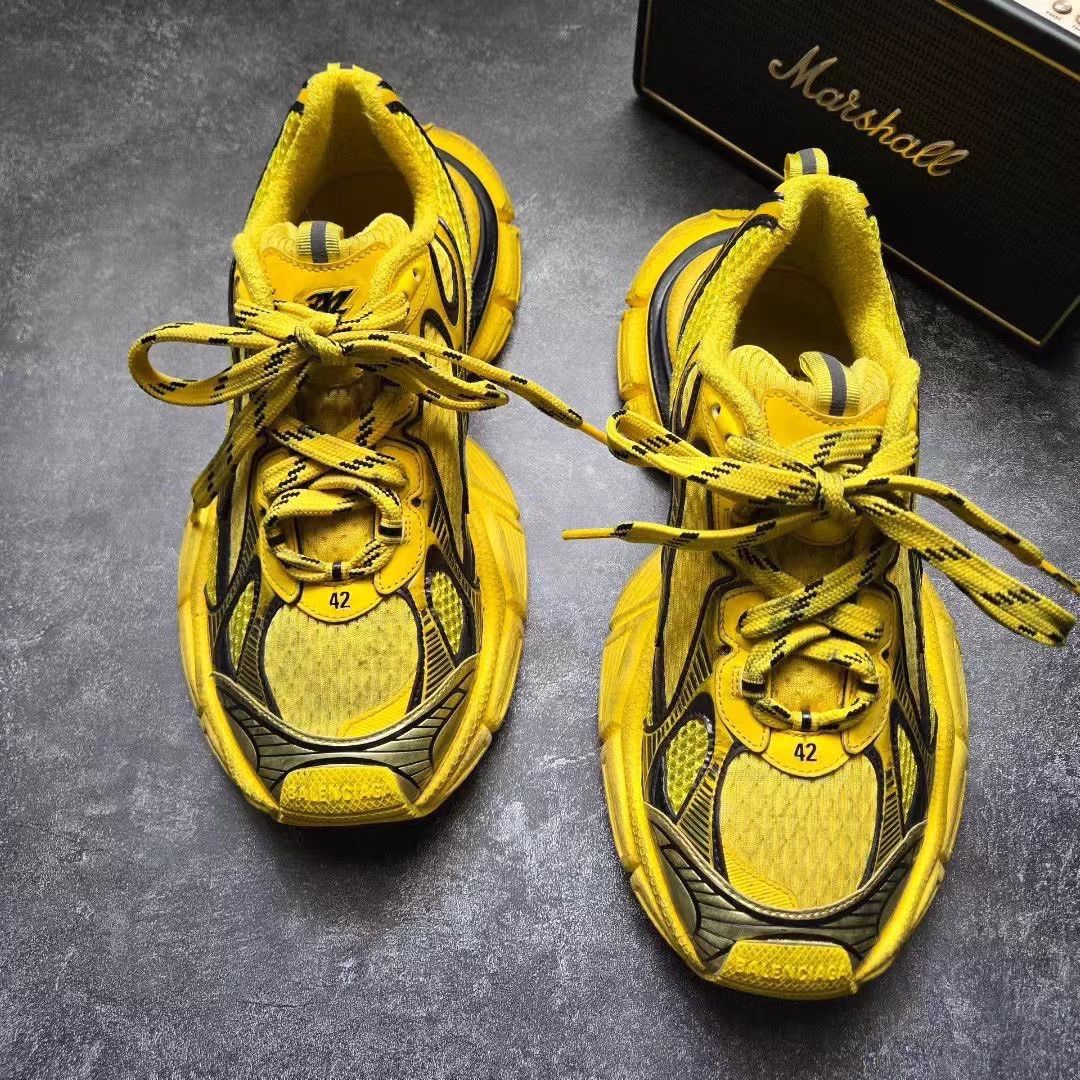 Balenciaga BALENCIAGA 3XL 42 black and yellow worn twice like new Size US 9 / EU 42 - 2 Thumbnail
