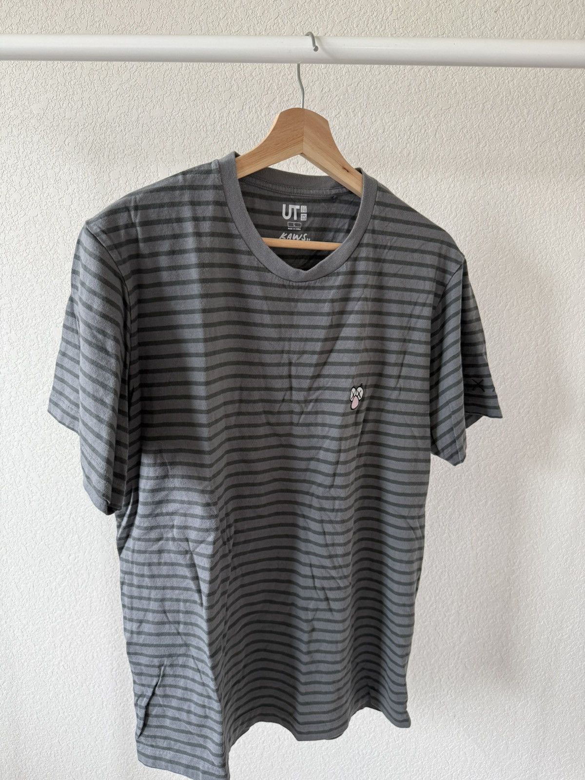 Kaws × Uniqlo Striped Logo T-Shirt Size US L / EU 52-54 / 3 - 1 Thumbnail