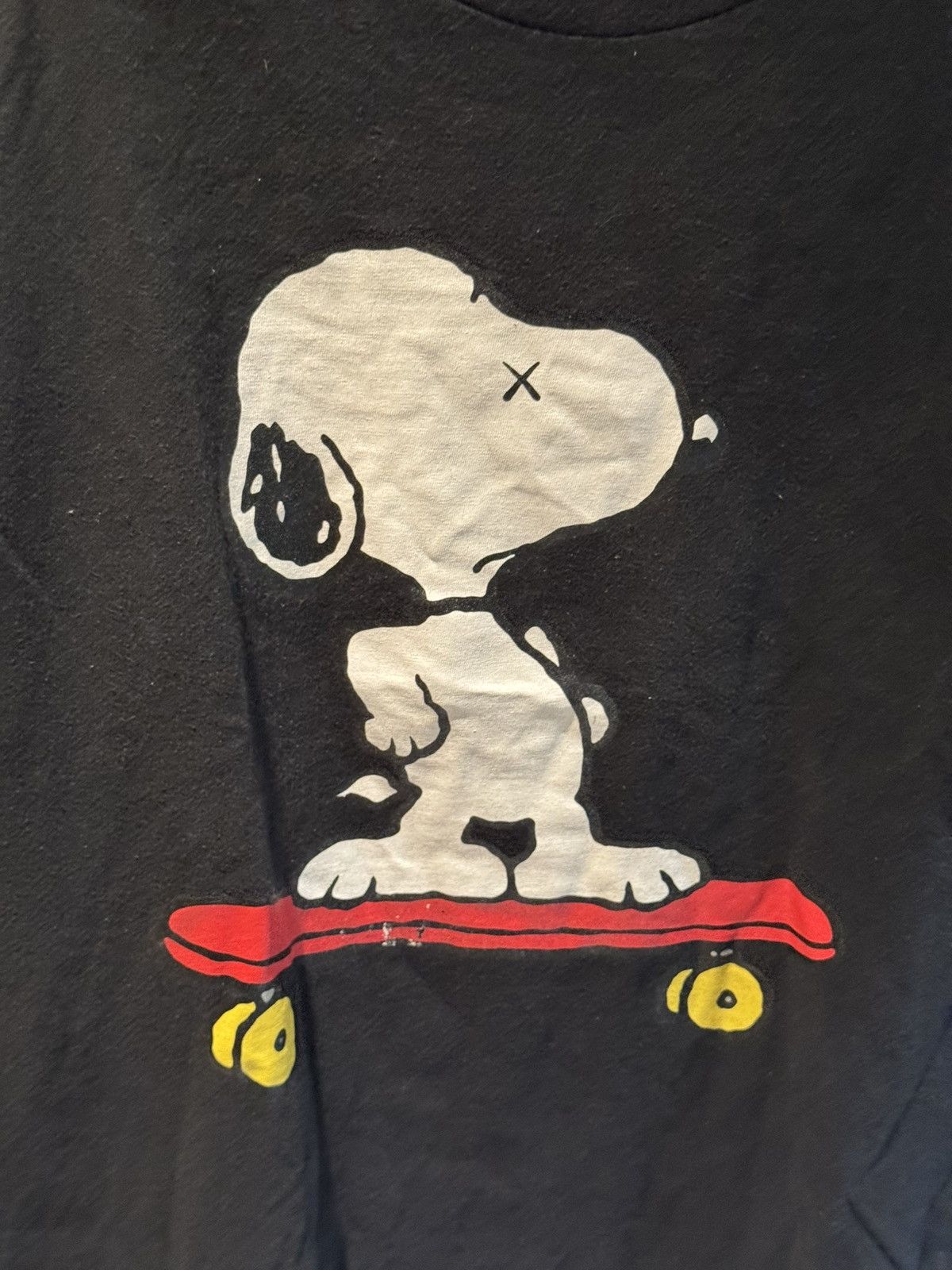 Kaws × Peanuts × Uniqlo KAWS x Snoopy Peanuts Uniqlo Black Skateboard Tshirt Size US L / EU 52-54 / 3 - 2 Thumbnail