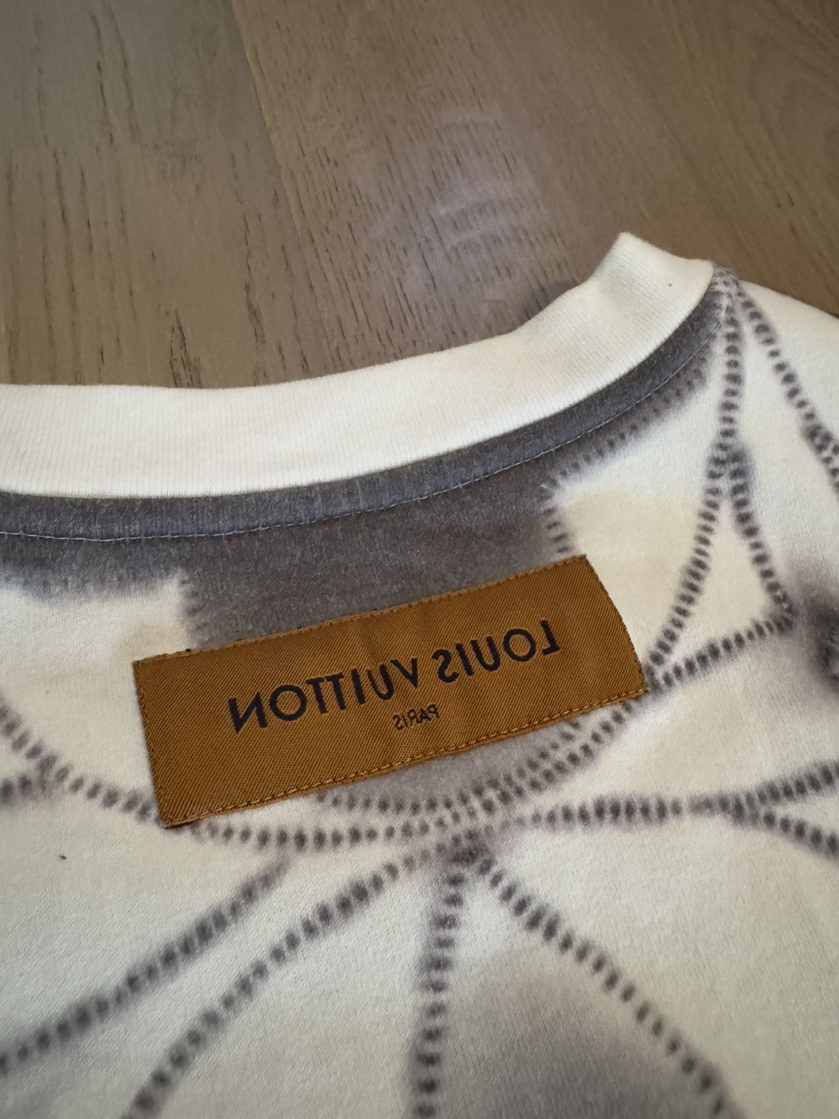 Louis Vuitton LOUIS VUITTON tshirt , real measurements by tape in photos Size US M / EU 48-50 / 2 - 18 Thumbnail