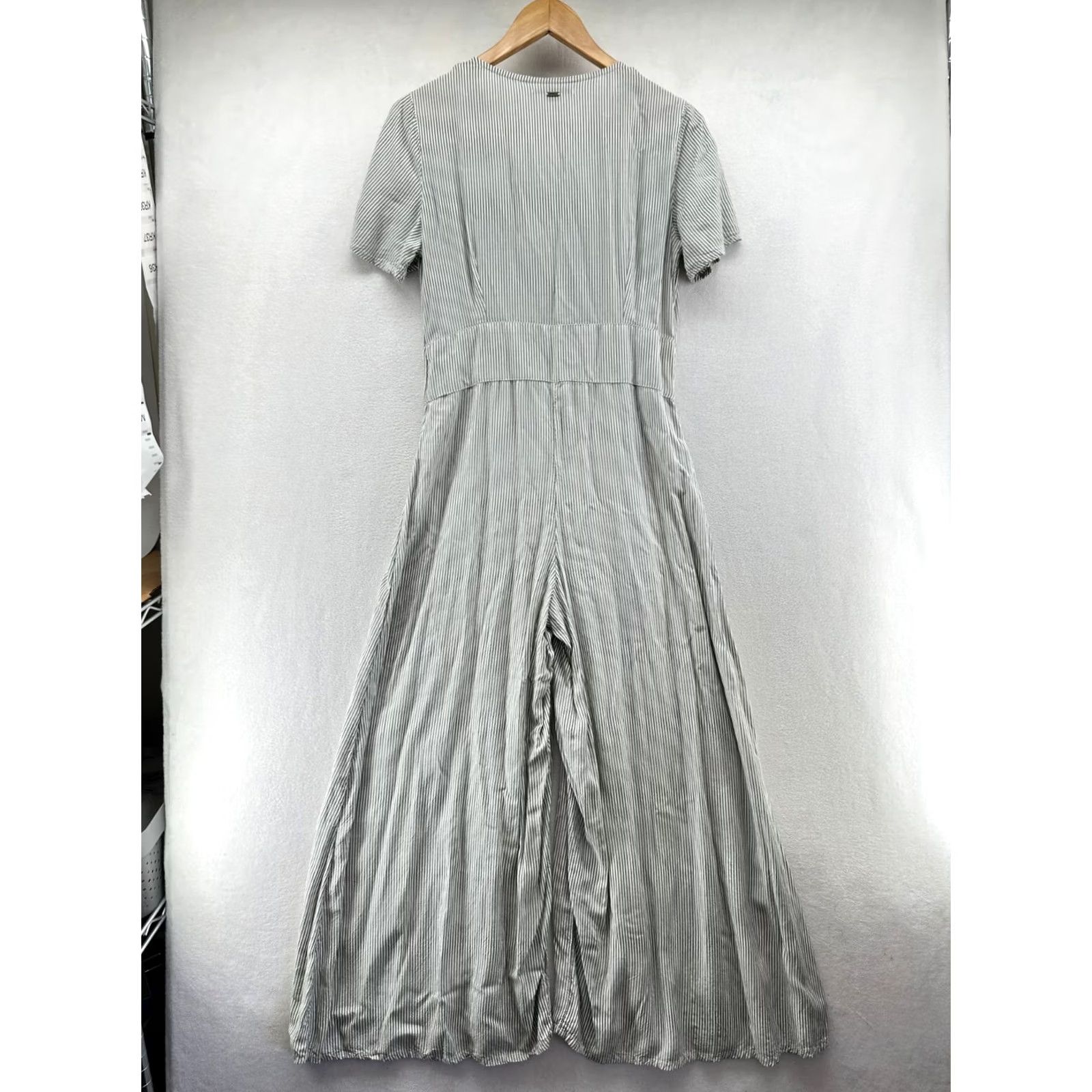 O'Neill O'Neill Jumpsuit Gray Striped V-Neck Women L One Piece Short Sleeve Button Wide-Leg Classic Pink? Size 36" / US 14 / IT 50 - 6 Thumbnail