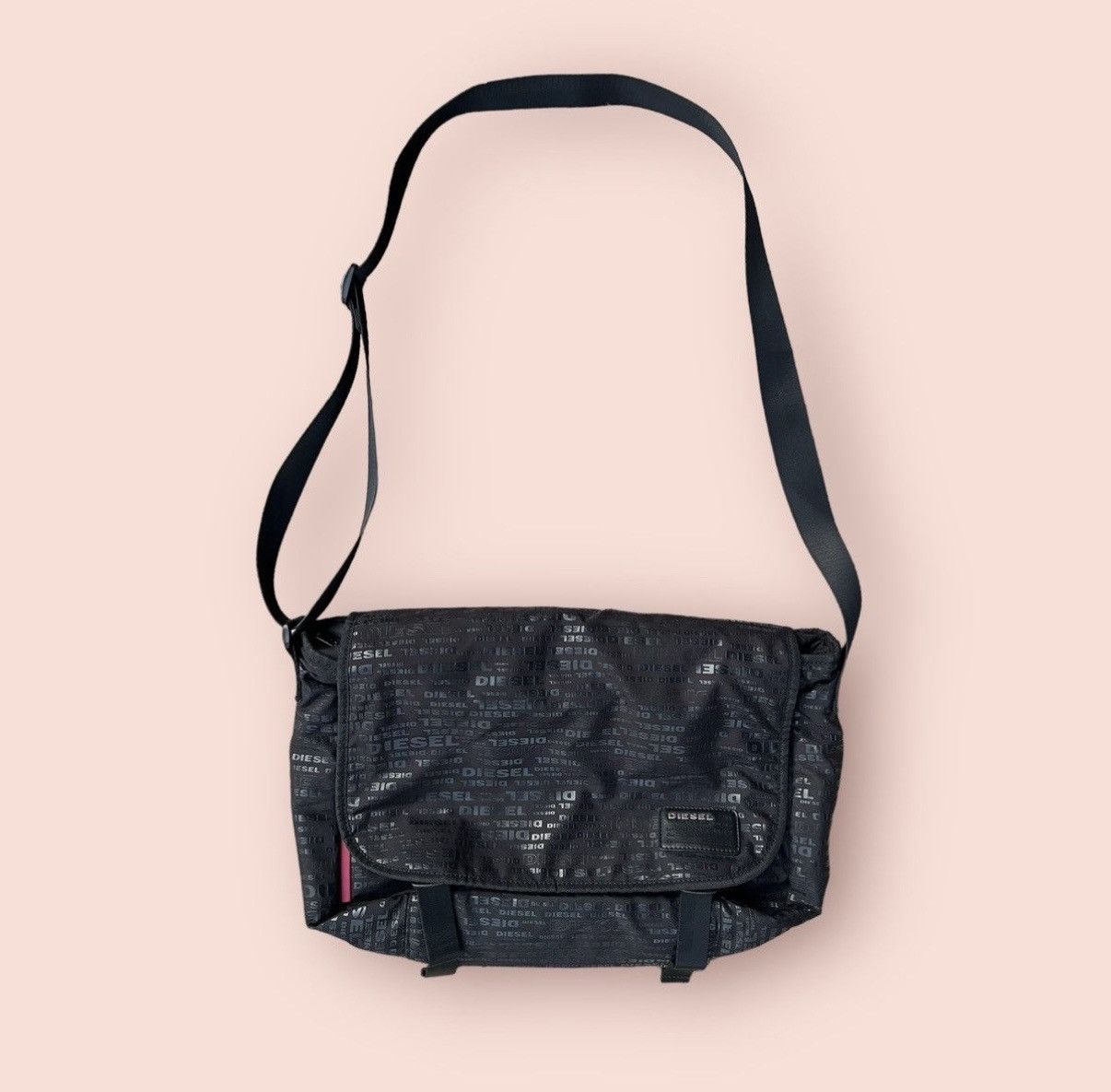Diesel DIESEL SPELLS MONOGRAM LAPTOP PADDED CROSSBODY MESSENGER BAG Size ONE SIZE - 3 Thumbnail
