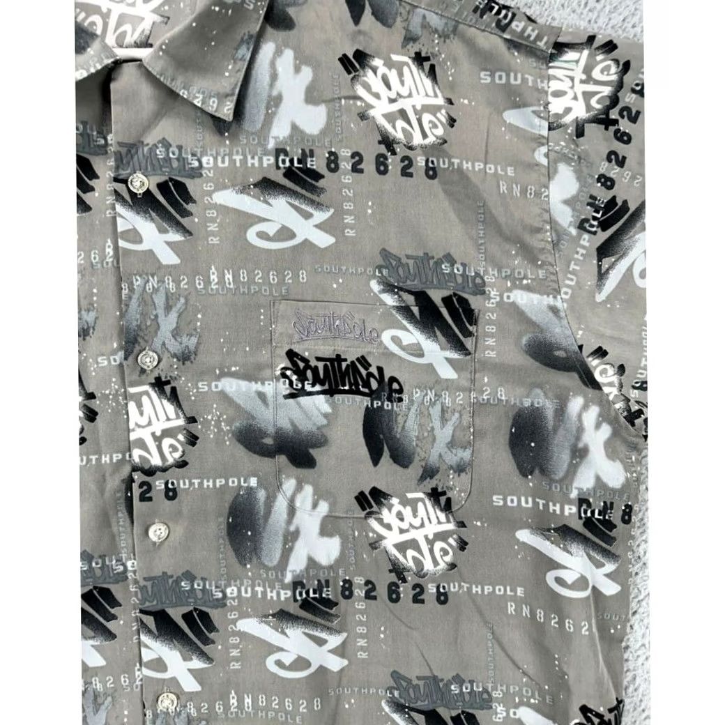 Southpole Southpole Shirt Adult 2XL Grey Graphic Print Button Down Short Sleeve Pocket Men Size US XXL / EU 58 / 5 - 6 Thumbnail