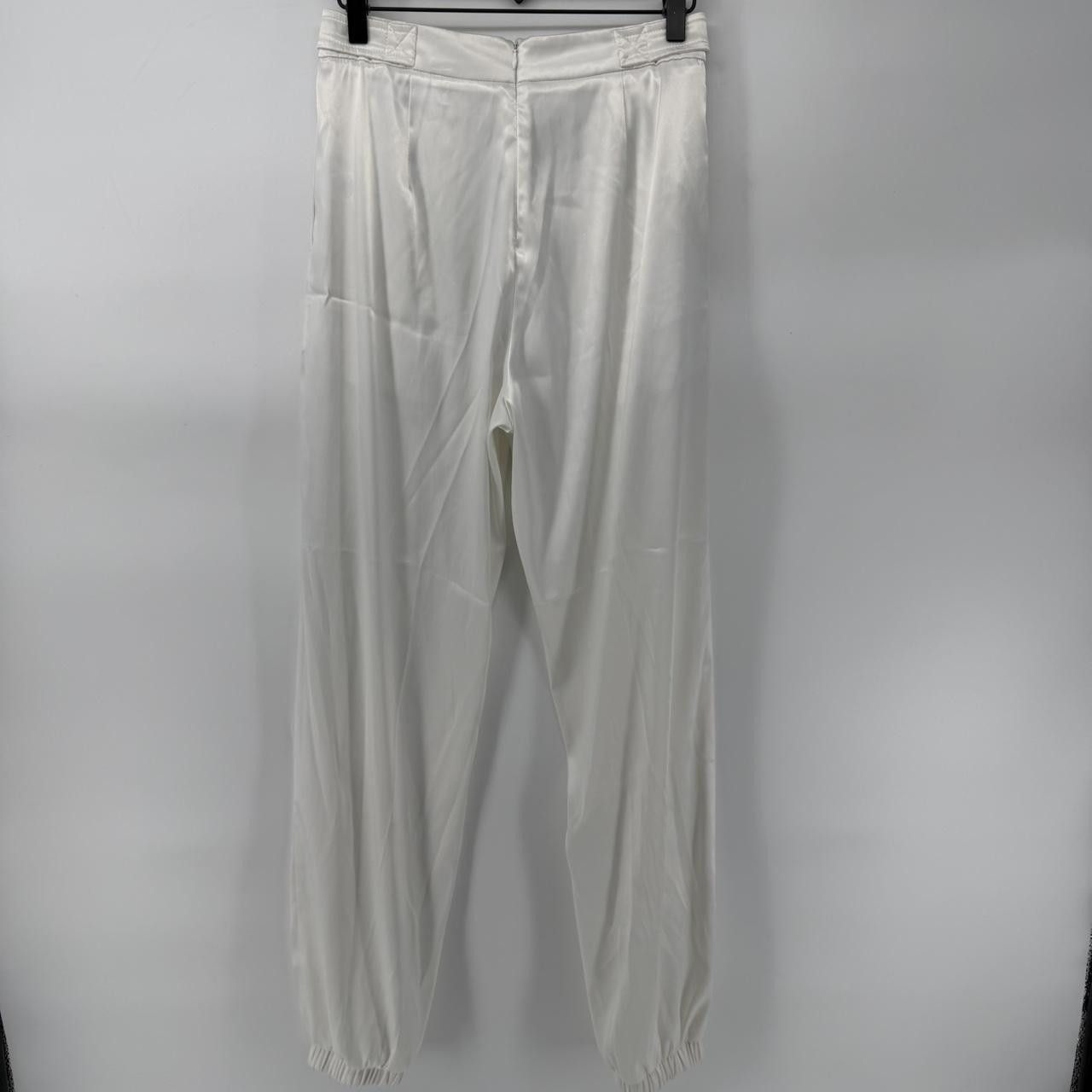 Akira AKIRA White Satin Pleated High Waisted Jogger Pants S Size 28" / US 6 / IT 42 - 7 Thumbnail