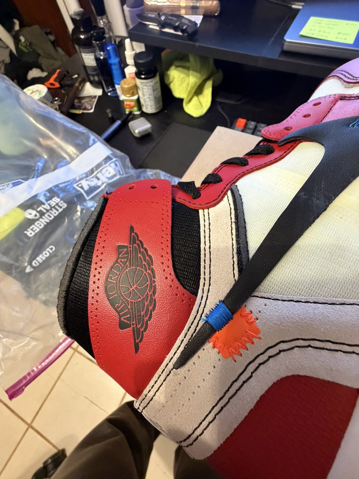 Nike × Off-White Off White Jordan 1 Chicago DS size 9.5 100% authentic Size US 9.5 / EU 42-43 - 6 Thumbnail