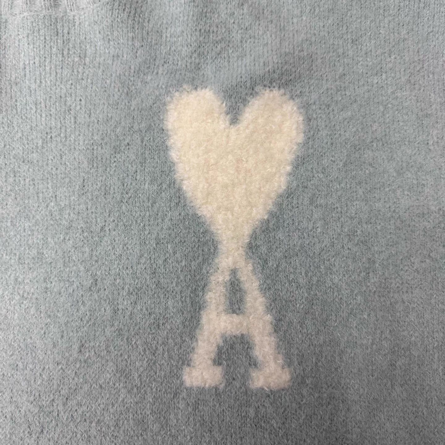 AMI AMI Blue & White Heart Turtleneck Sweater Q10 Size US XL / EU 56 / 4 - 3 Thumbnail